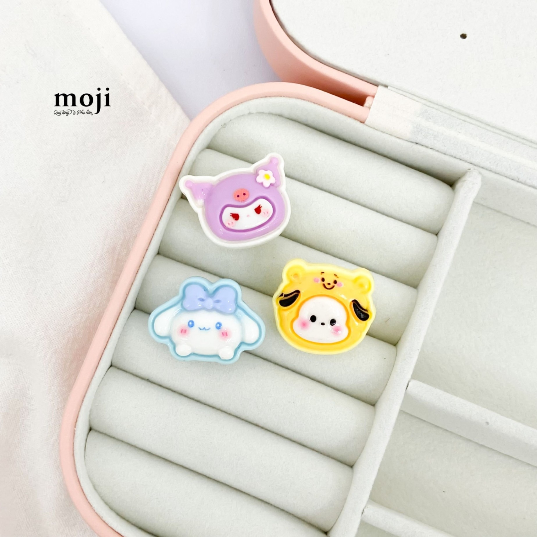 Jibbitz crocs Sanrio family cute face má hồng