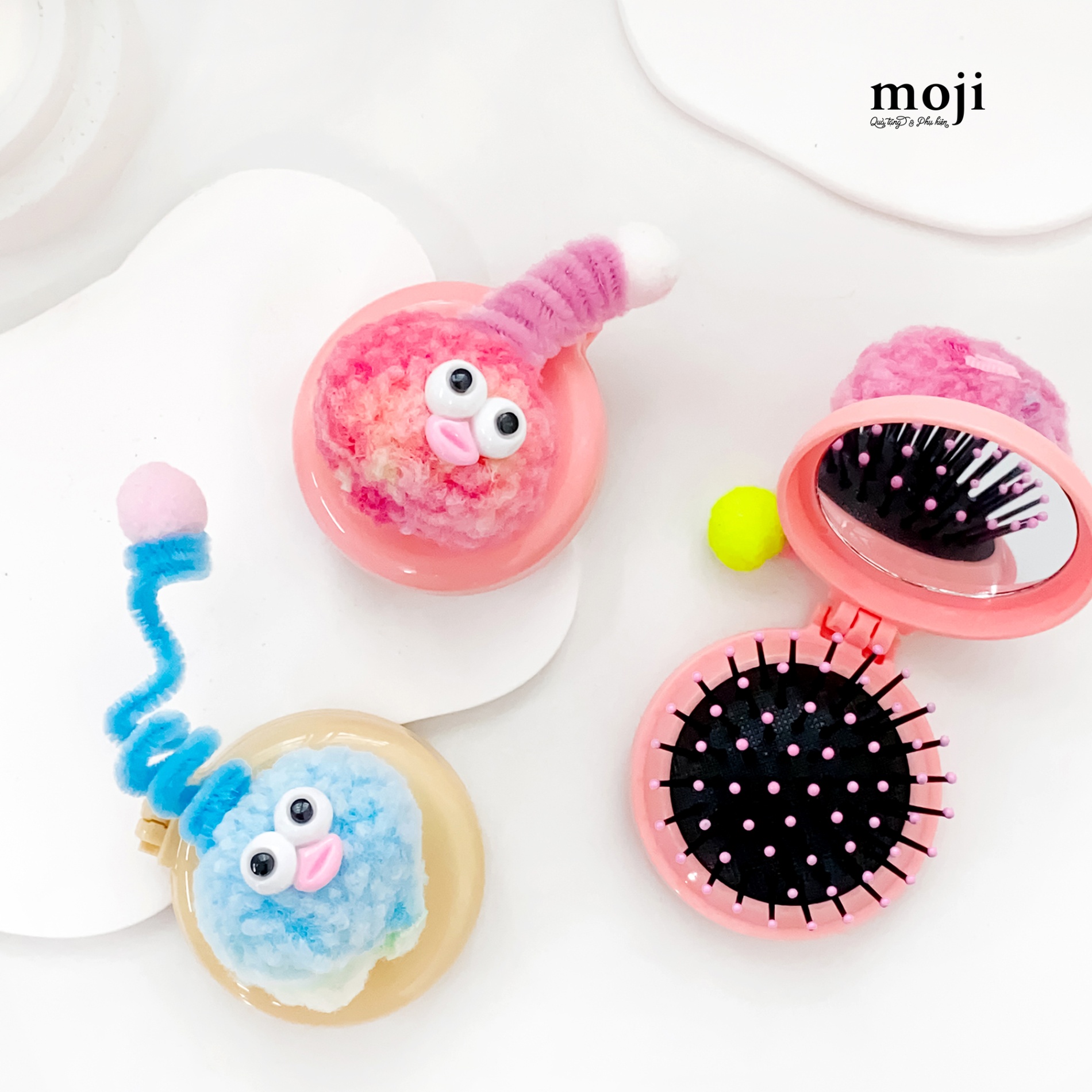 Lược đệm mát xa kèm gương Funny vibes big eyes face môi dày lò xo cục bông lông xoắn