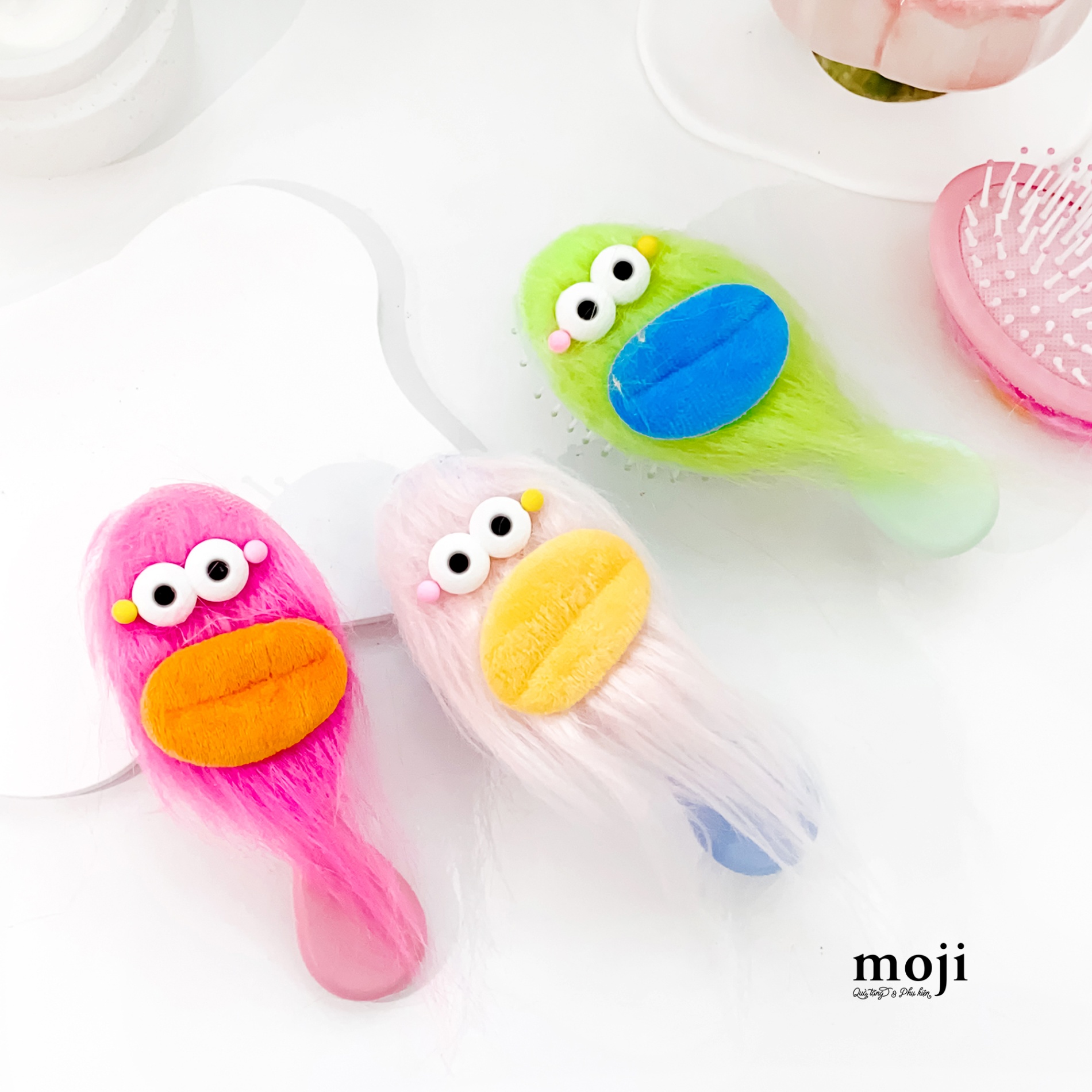 Lược đệm mát xa Funny vibes colorful hair face môi dày có tóc