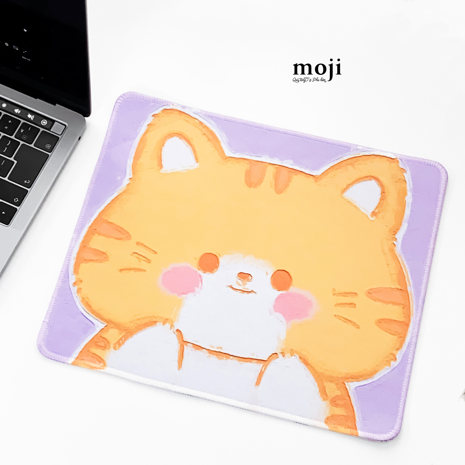 Lót chuột Cute cat painting má hồng nền màu 25x30