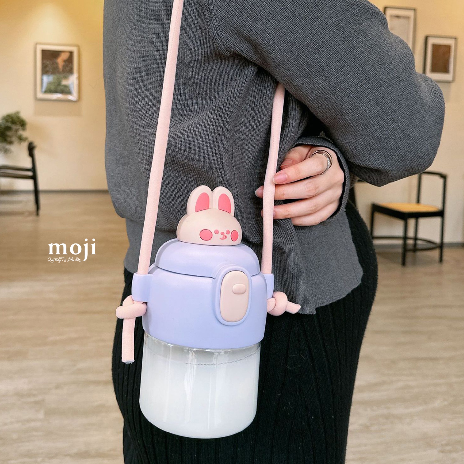 Bình nước nhựa Rabbit face má hồng kèm dây 900ml