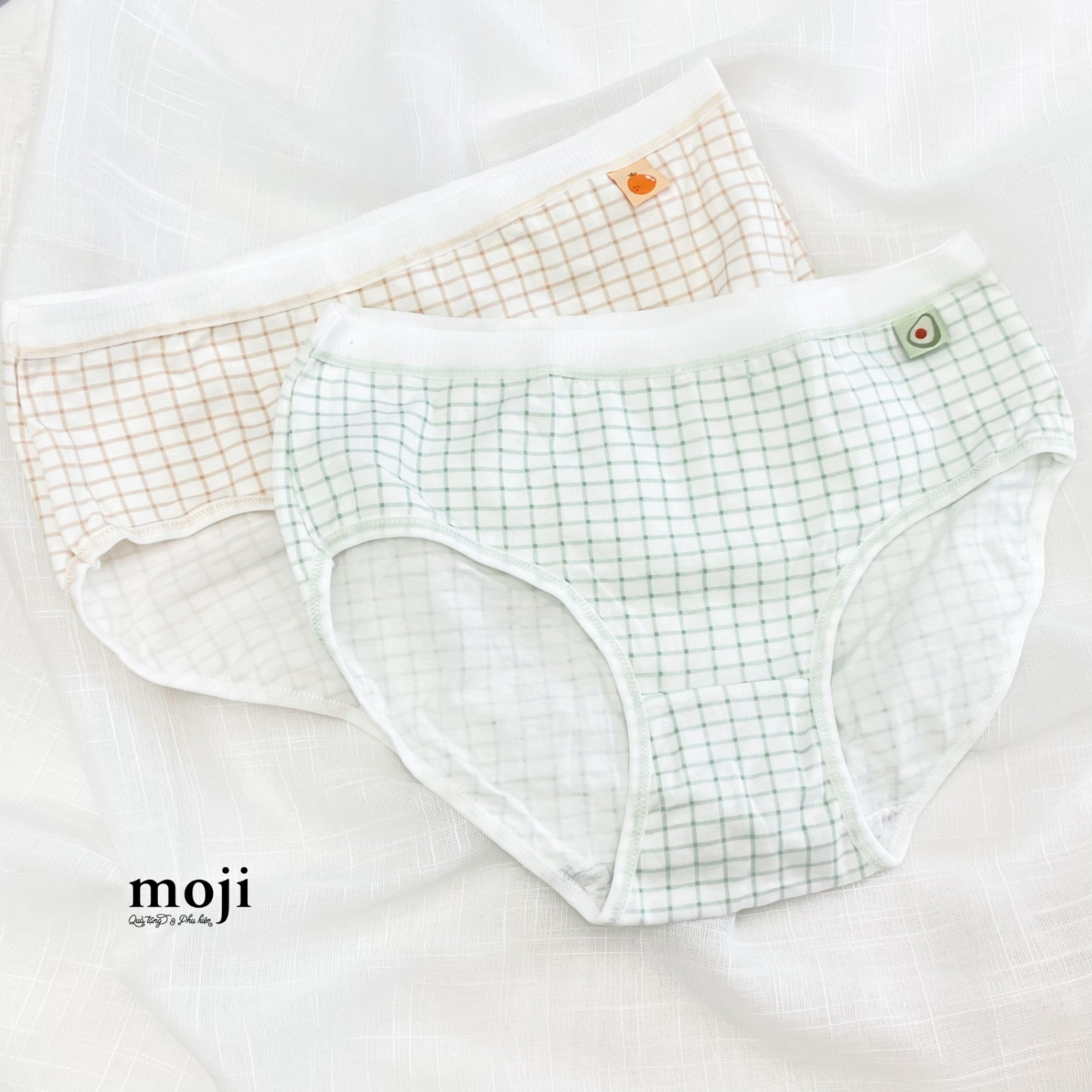 Quần chip MJ Little fruit stamp nền kẻ ô