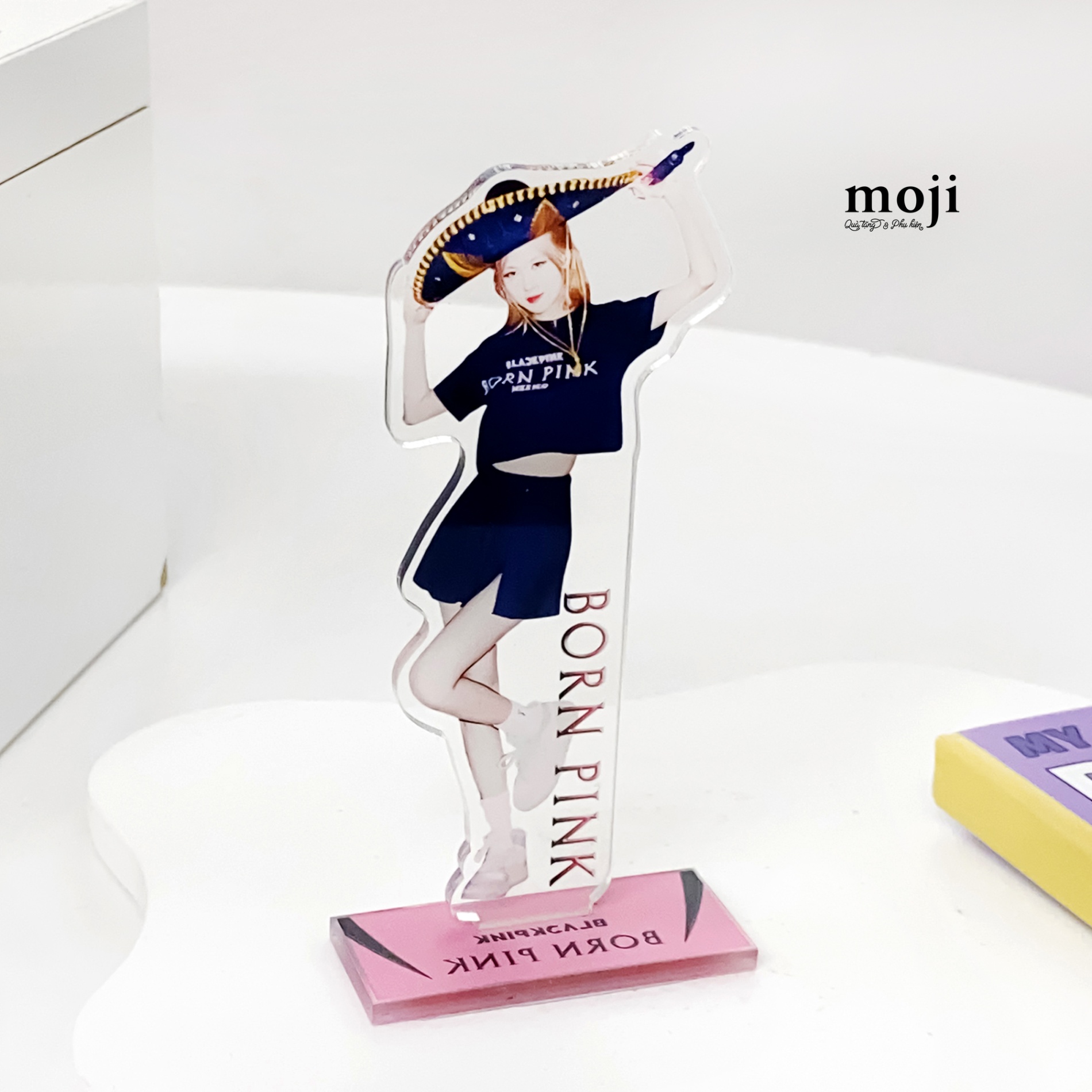 Tượng trưng bày trang trí idol BLACKPINK Rosé big hat