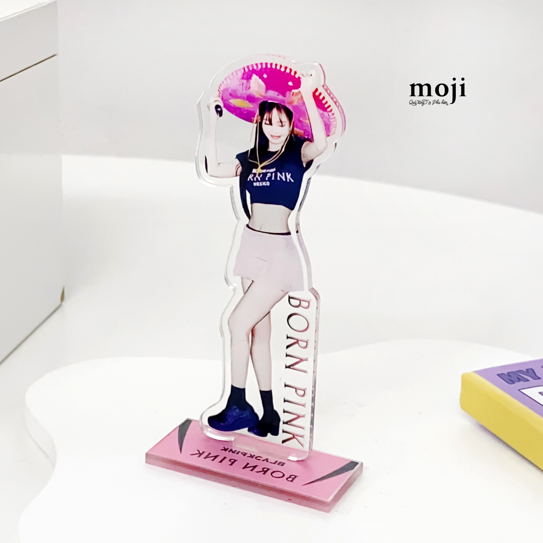 Tượng trưng bày trang trí idol BLACKPINK Jennie big hat
