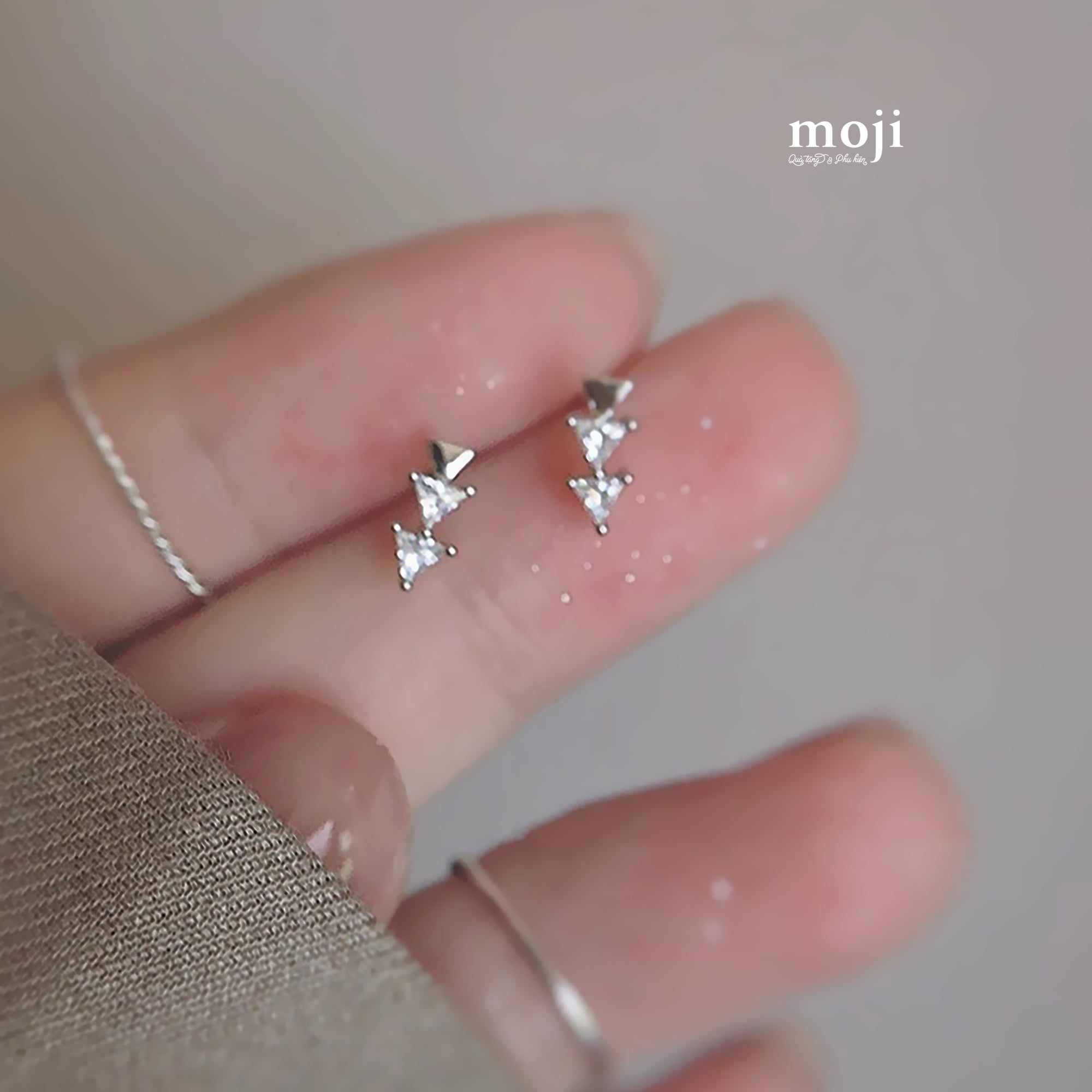 Khuyên tai mạ bạc Triangle tam giác đính đá
