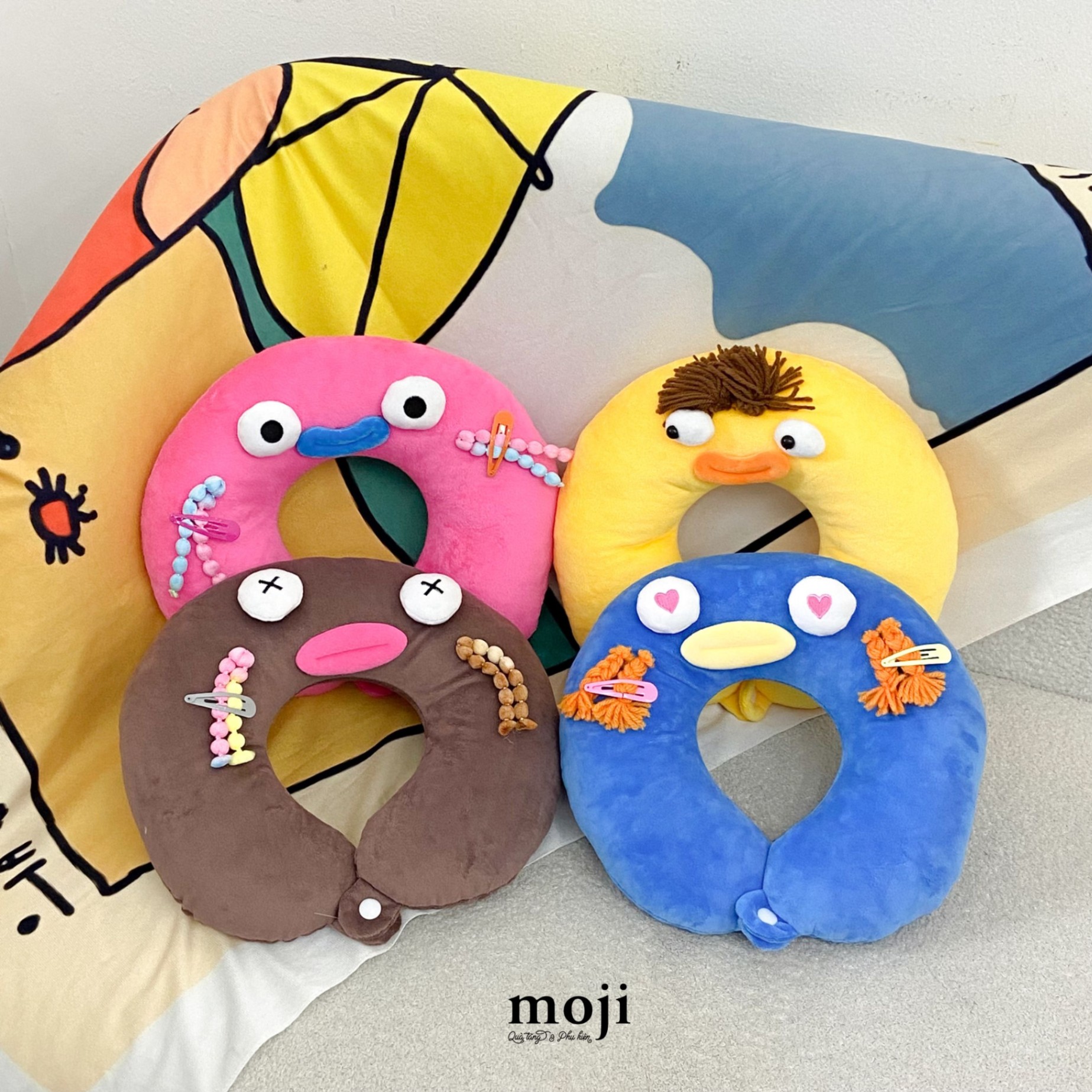 Gấu bông chữ U Funny vibes big eyes môi dày có tóc màu sắc