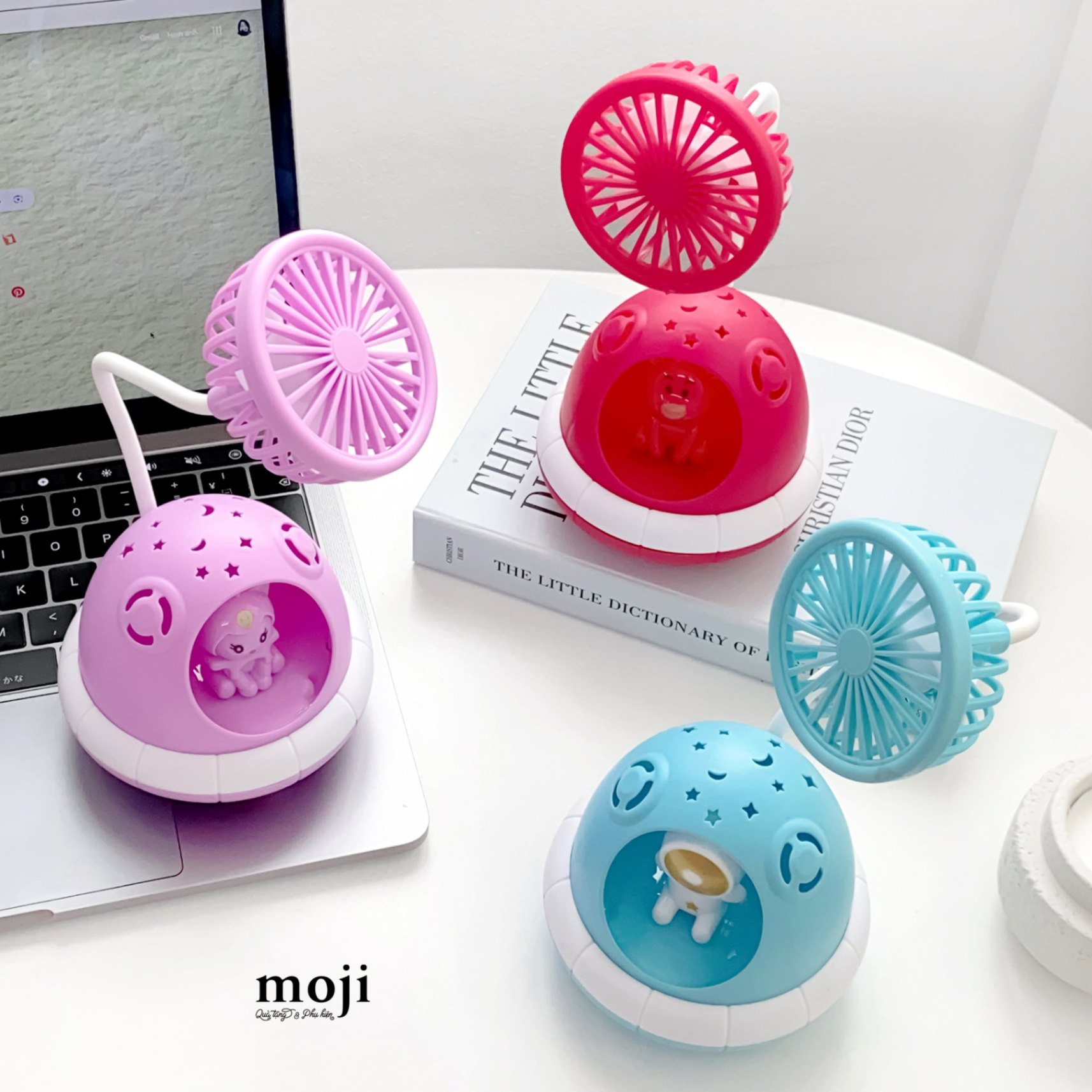 Quạt USB để bàn sạc tích điện Phi hành gia astronaut in the UFO có đèn