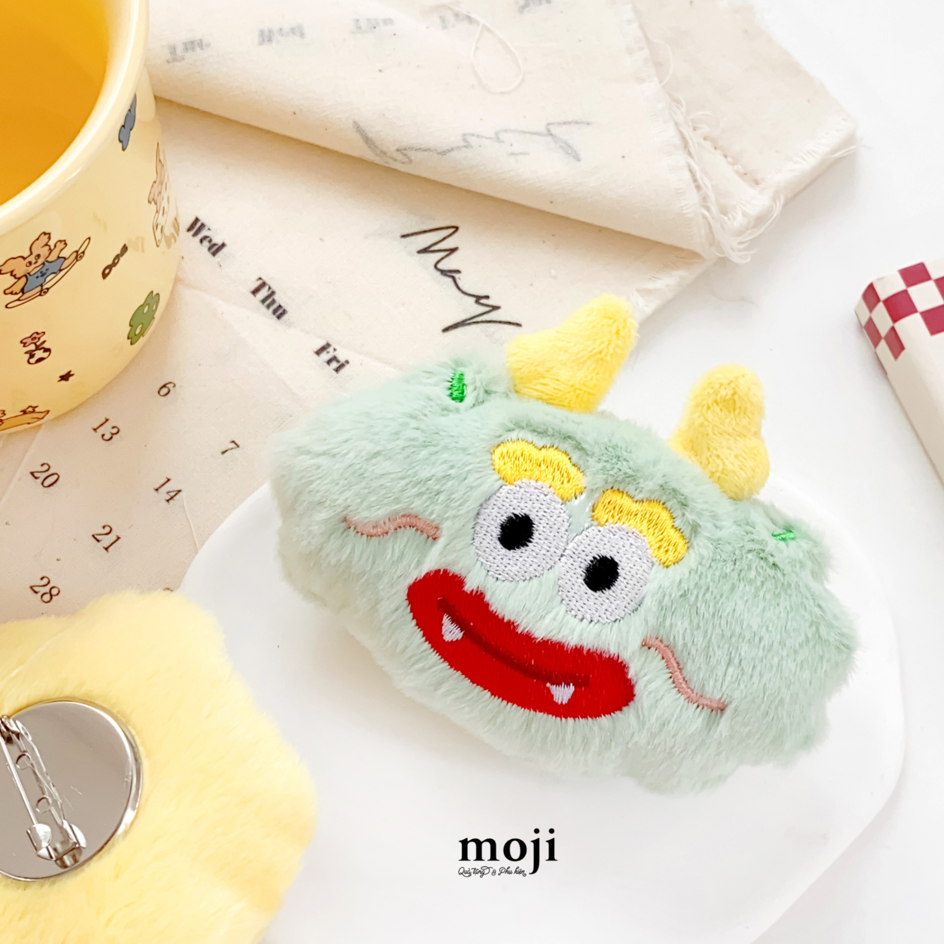 Huy hiệu cục bông Rồng cute dragon funny vibes big eyes môi dày