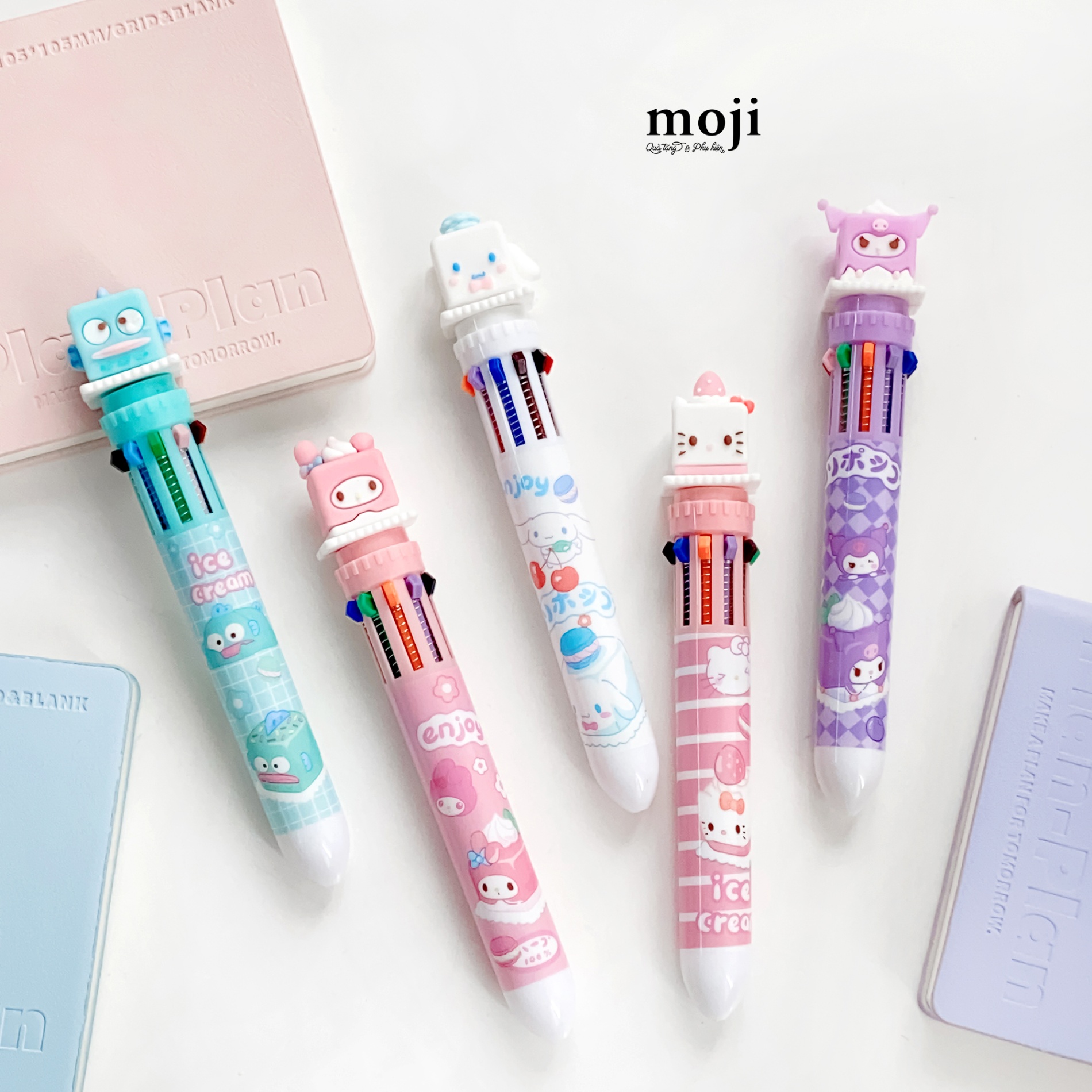 Bút viết bấm nhiều màu Sanrio family square cake