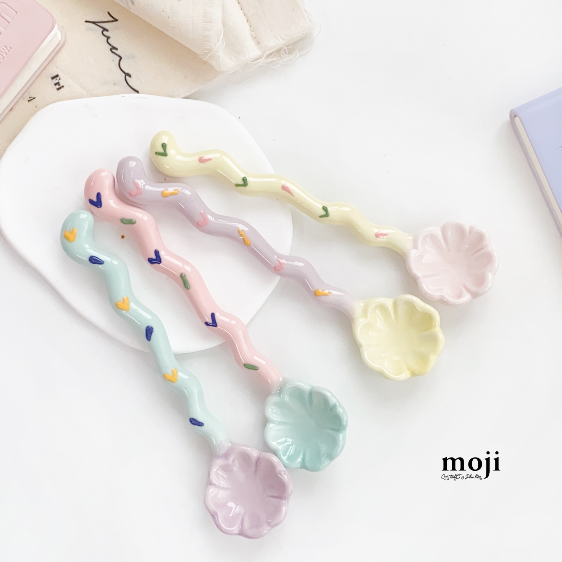 Thìa muỗng sứ Flower wavy style