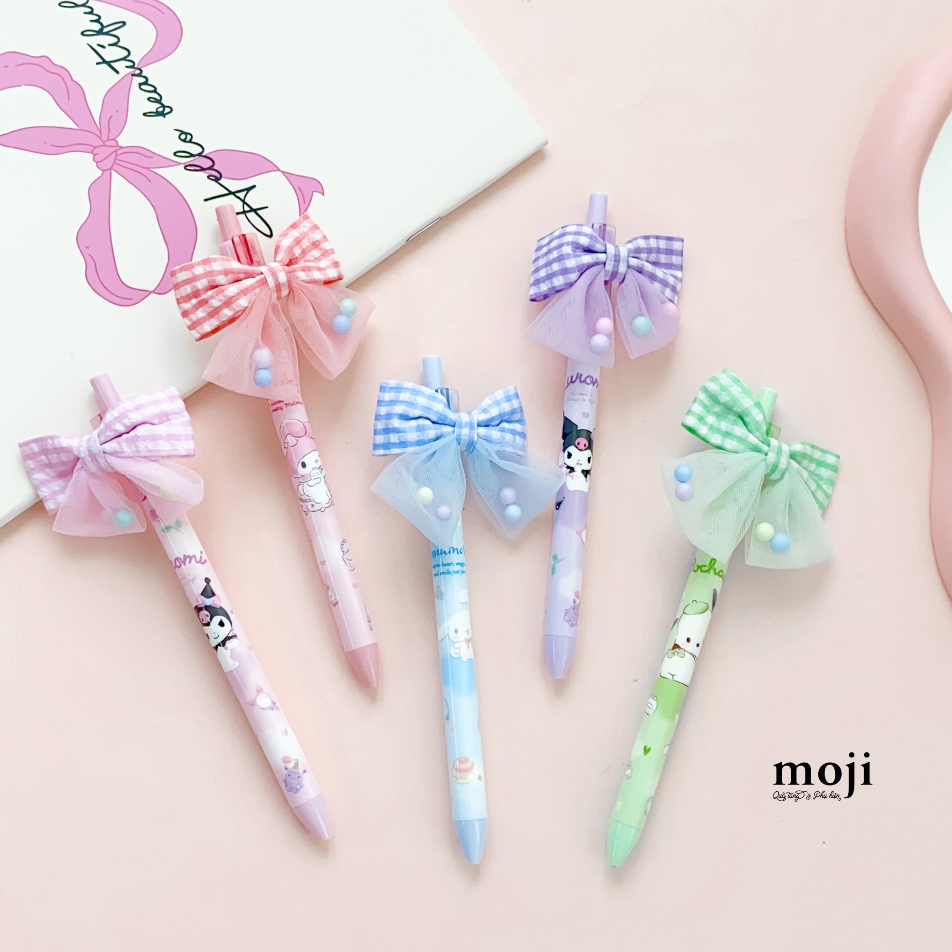 Bút viết Sanrio family bow nơ kẻ ô hạt màu