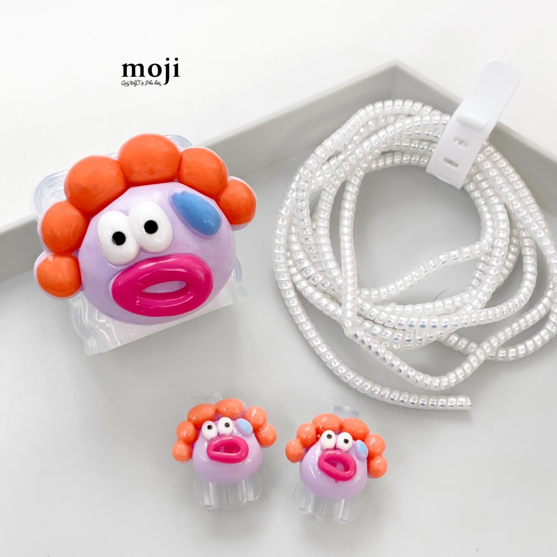 Bảo vệ củ sạc cáp sạc nhanh iPhone Funny vibes face big eyes môi dày chảy mồ hôi