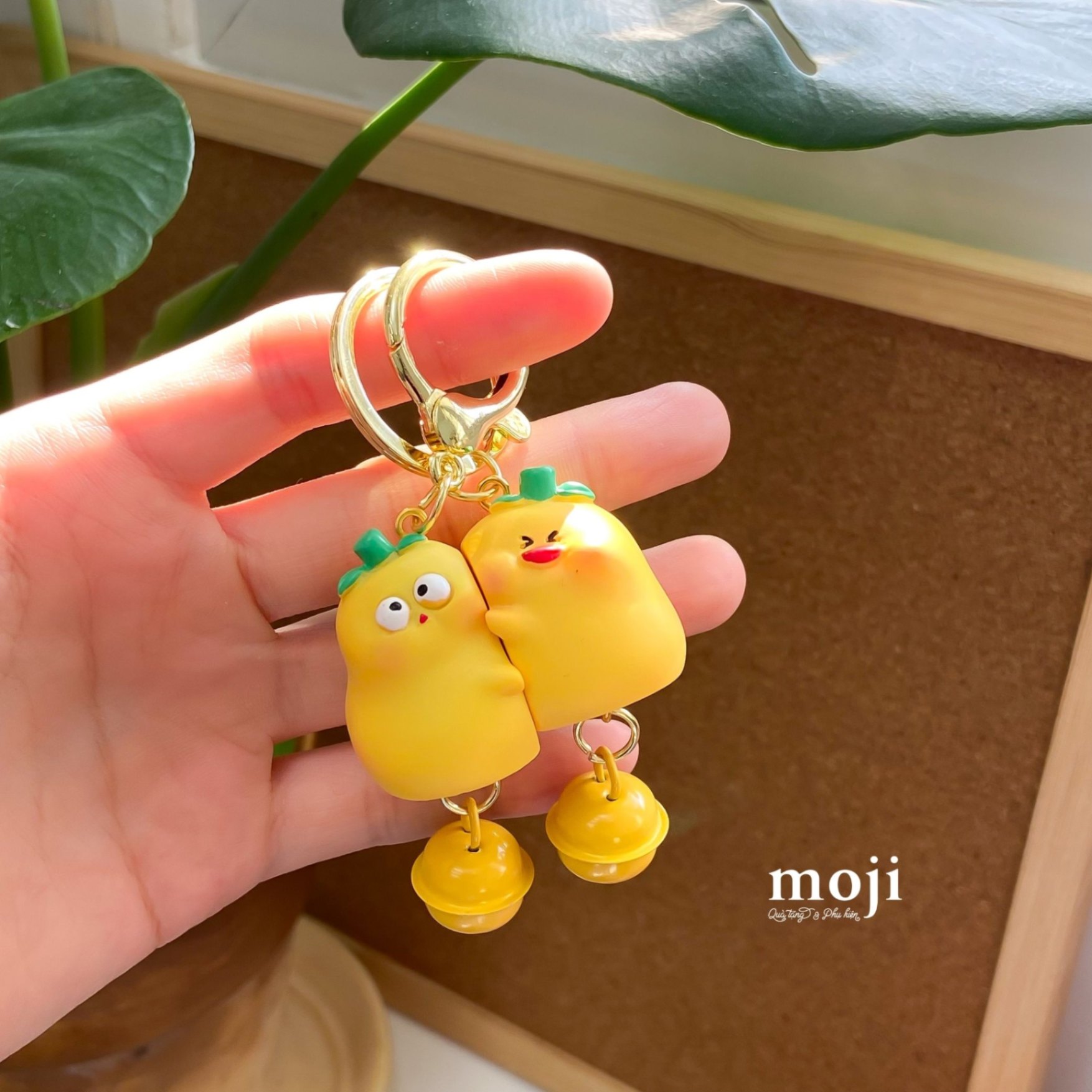 Móc khóa leng keng Couple funny vibes fruit mango big eyes môi dày nam châm ôm nhau set2