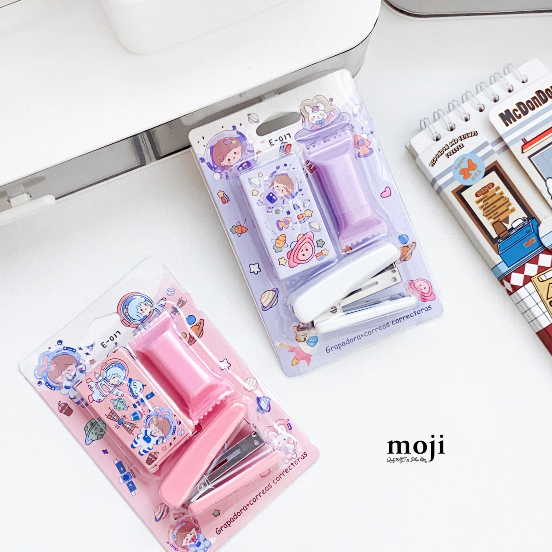Dập ghim mini Little girl rabbit astronaut phi hành gia kèm bút nhớ