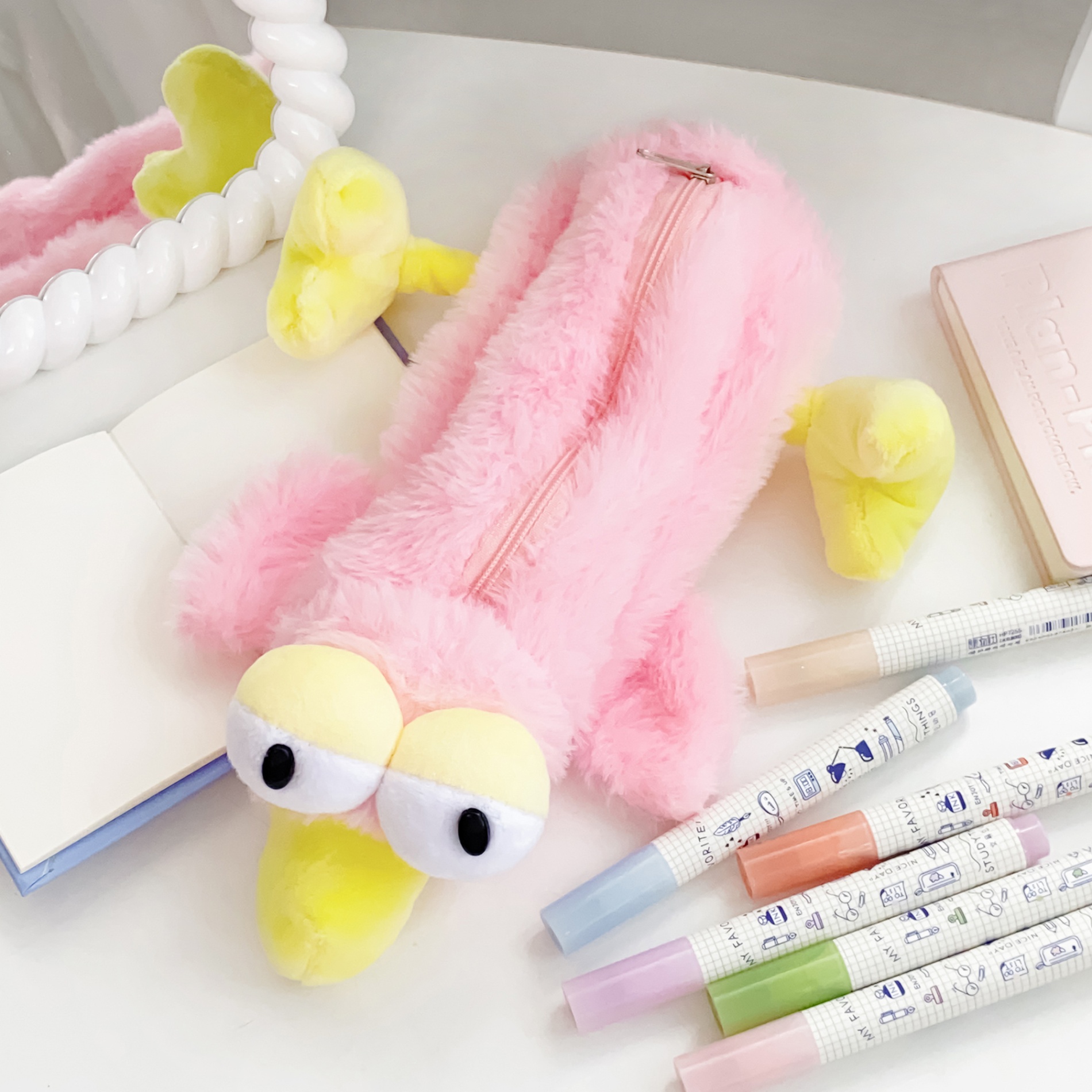 Hộp bút MJ gấu bông Funny vibes bird big eyes có chân 8x9x28