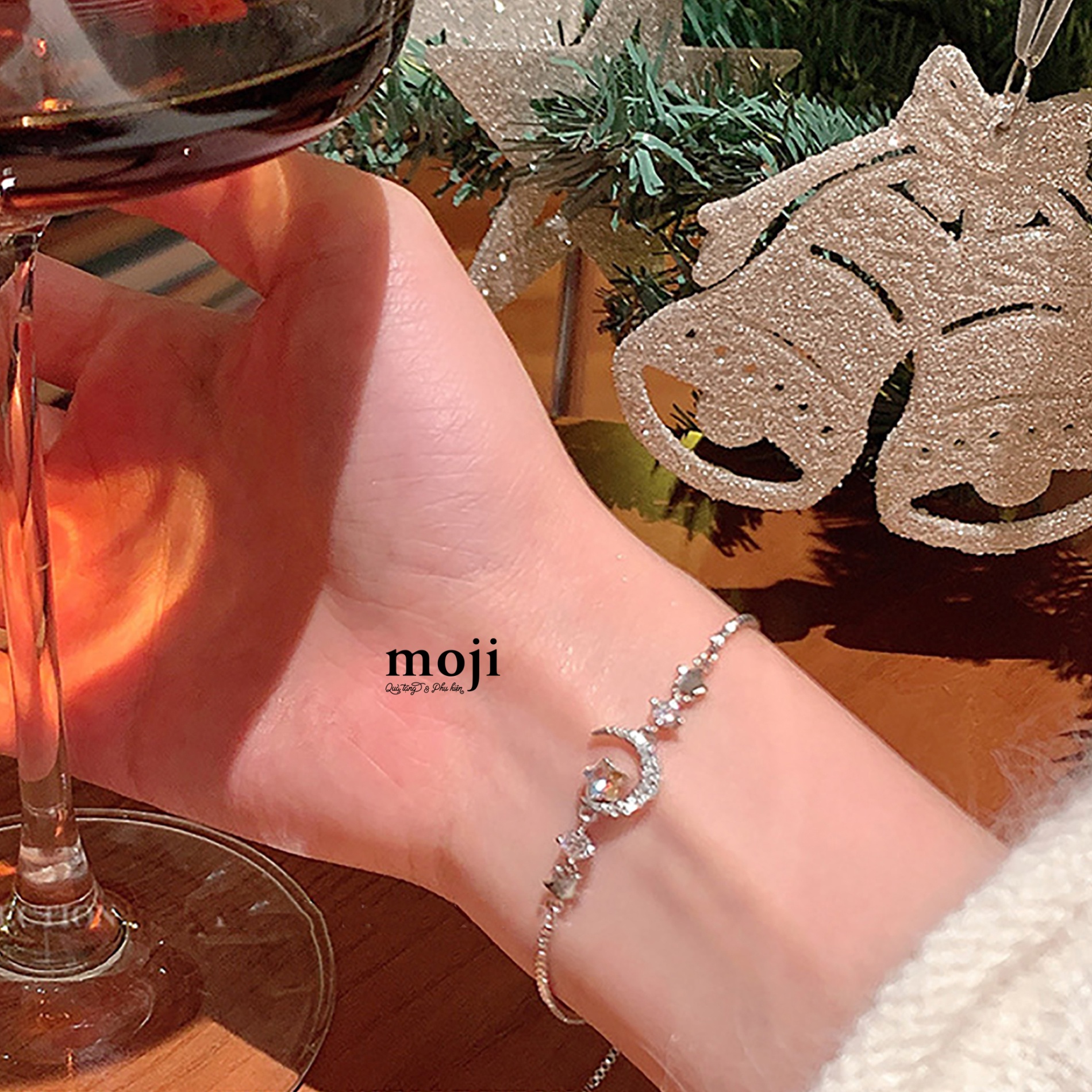 Vòng tay mạ bạc Moon and star đính đá
