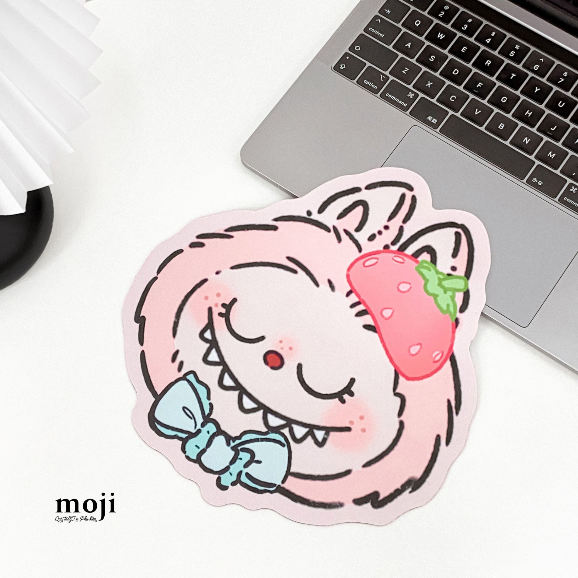 Lót chuột unoff Labubu face fruit strawberry đeo bow nơ cắt hình 23x26