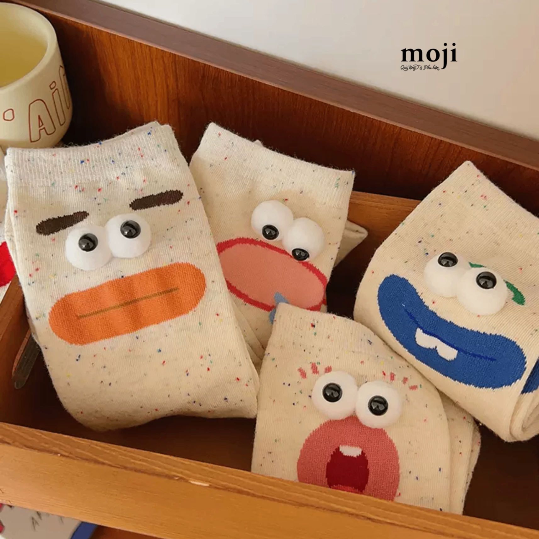 Tất vớ cổ cao Funny vibes big eyes môi dày light dust texture art style