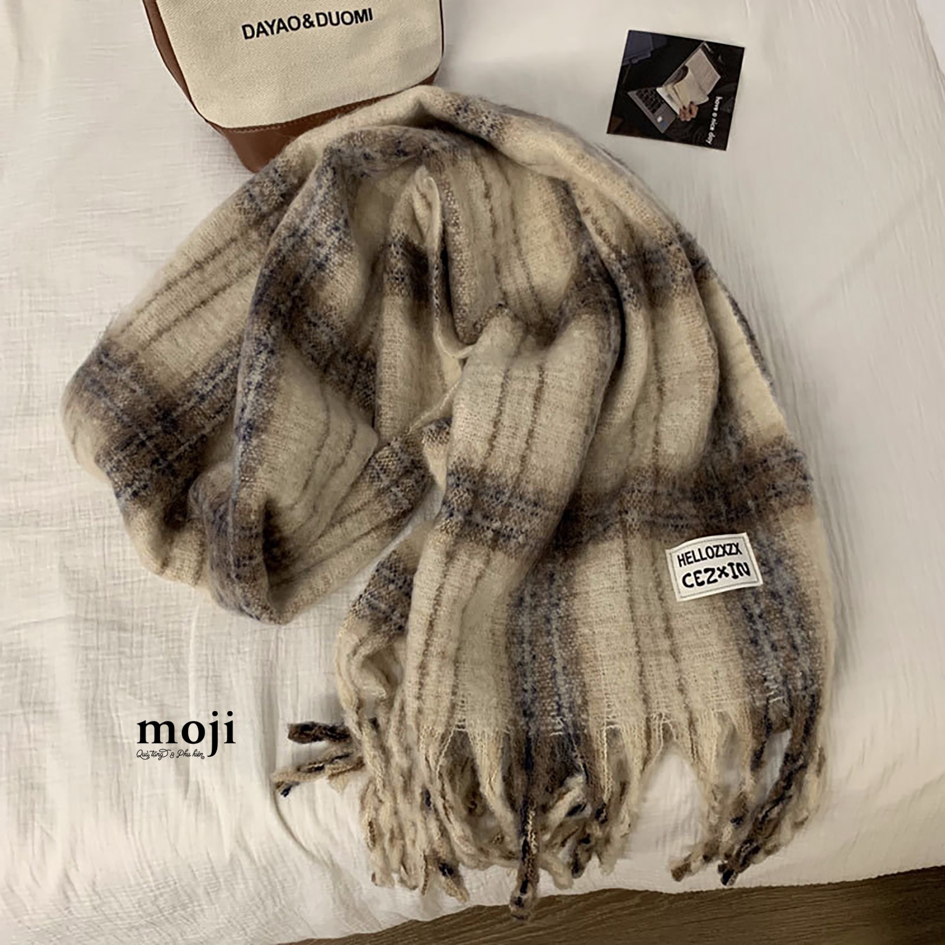 Khăn len cashmere Hello kẻ ô phối màu tua rua 50x190