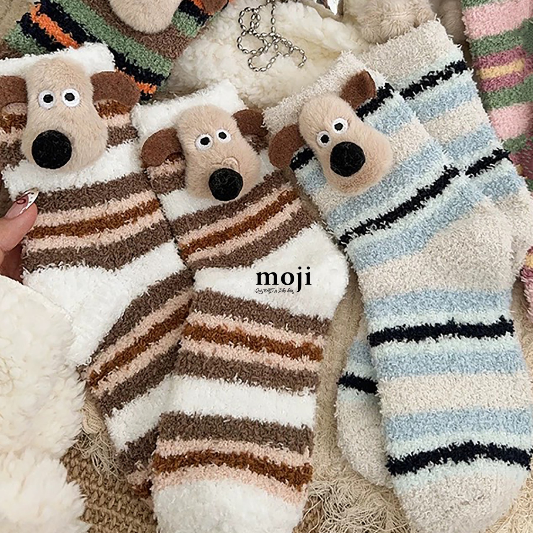 Tất vớ cổ cao lông xù Gromit dog face kẻ sọc ngang phối màu