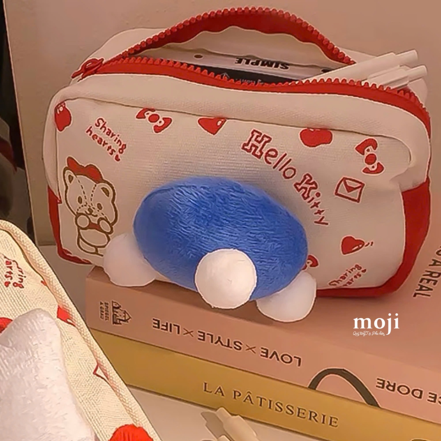 Hộp bút lớn Sanrio family Hello Kitty sharing hearts 5x9x18