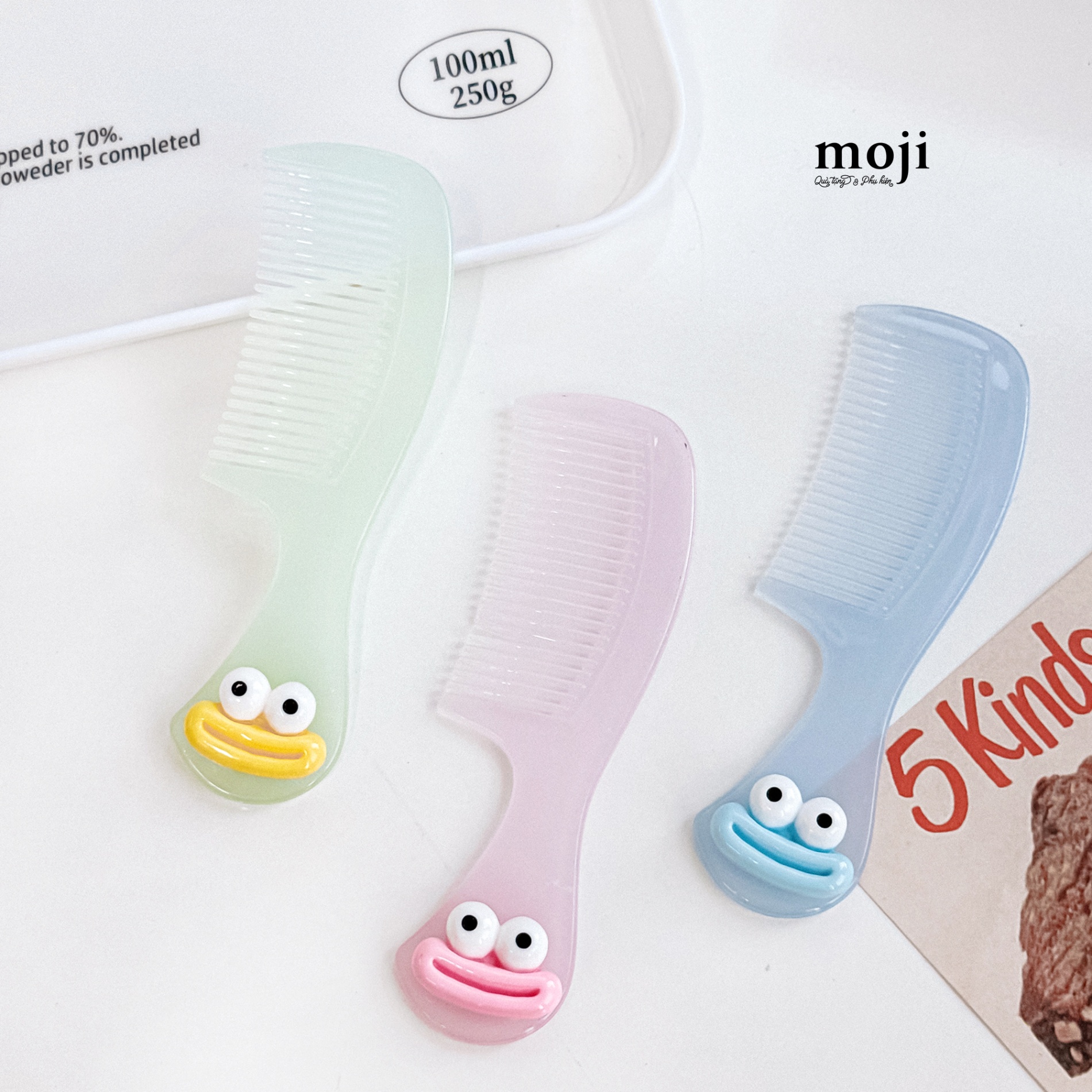 Lược nhựa răng khít Funny vibes big eyes môi dày 12cm