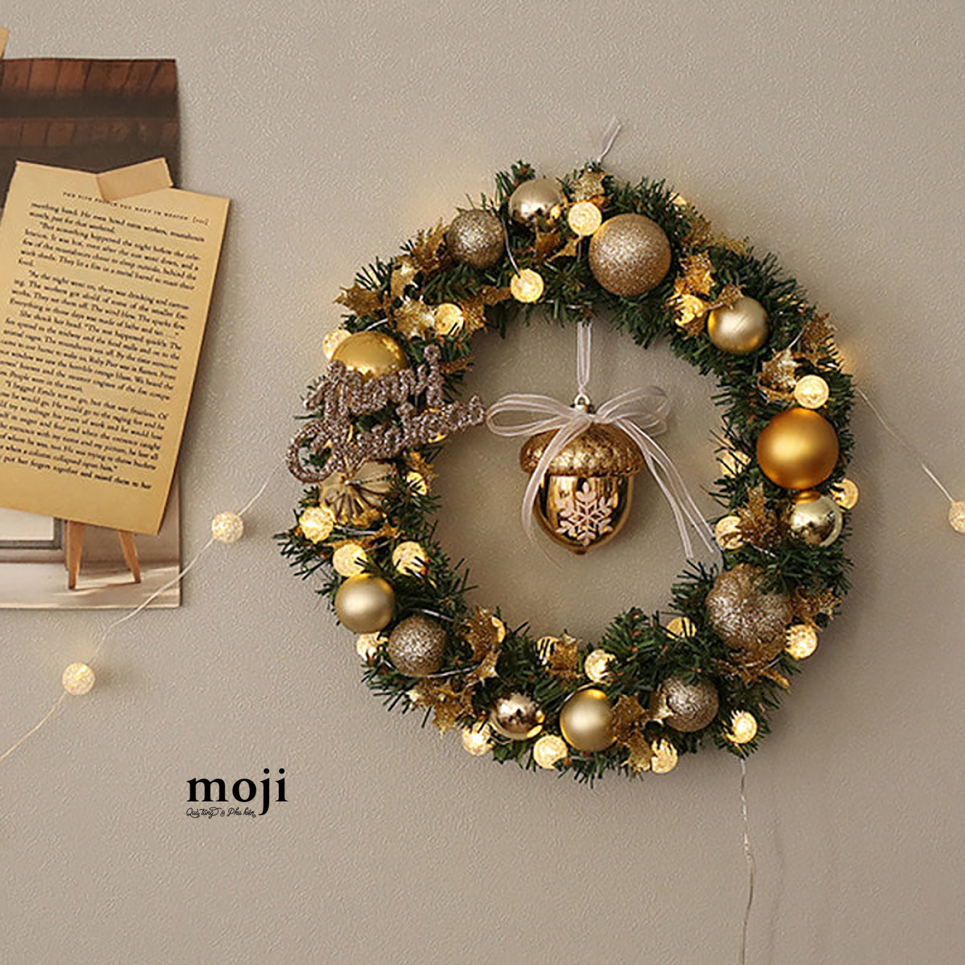 Vòng nguyệt quế Xmas Quả sồi vàng có đèn 30cm