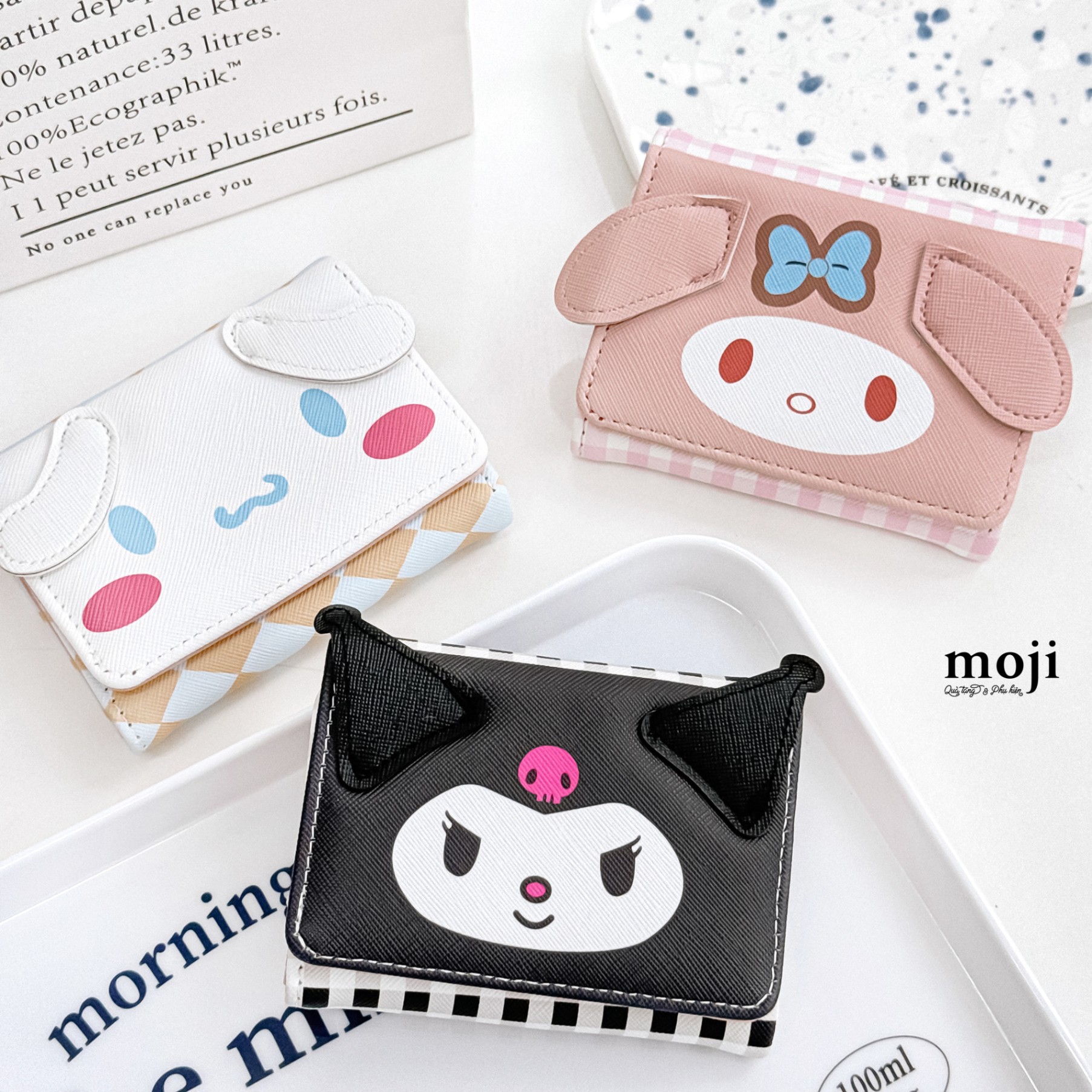 Ví da gập ngắn Sanrio family face có tai kẻ ô 2x8x11