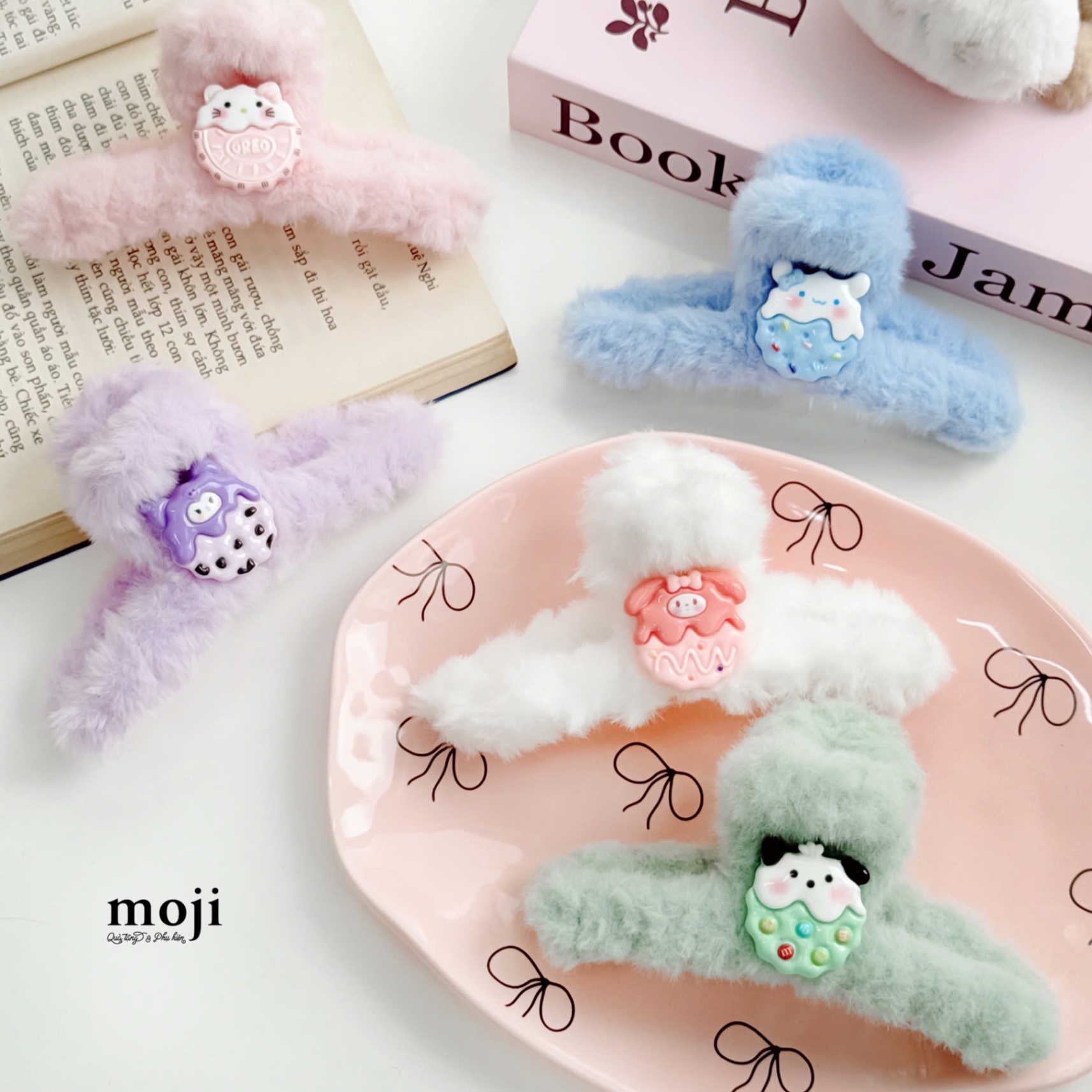Kẹp tóc càng cua lông xù Sanrio family face cookie bánh quy