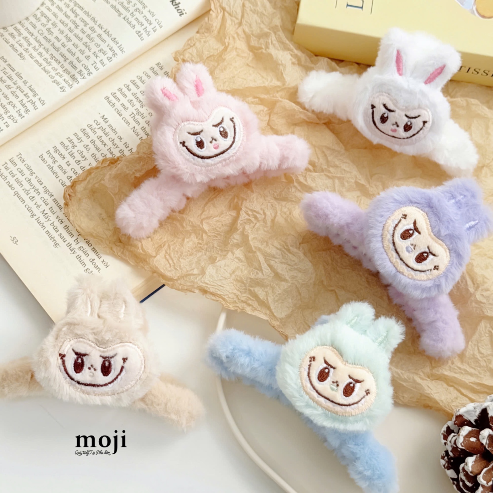 Kẹp tóc càng cua lông xù unoff Labubu face cục bông