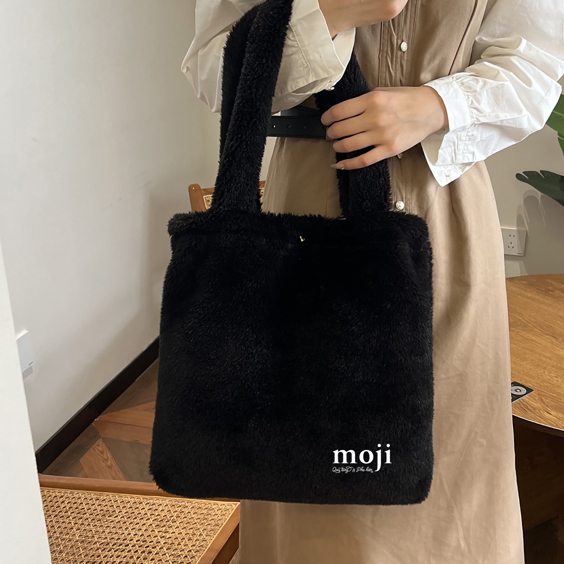 Túi đeo vải lông xù Basic 1 màu 36x40