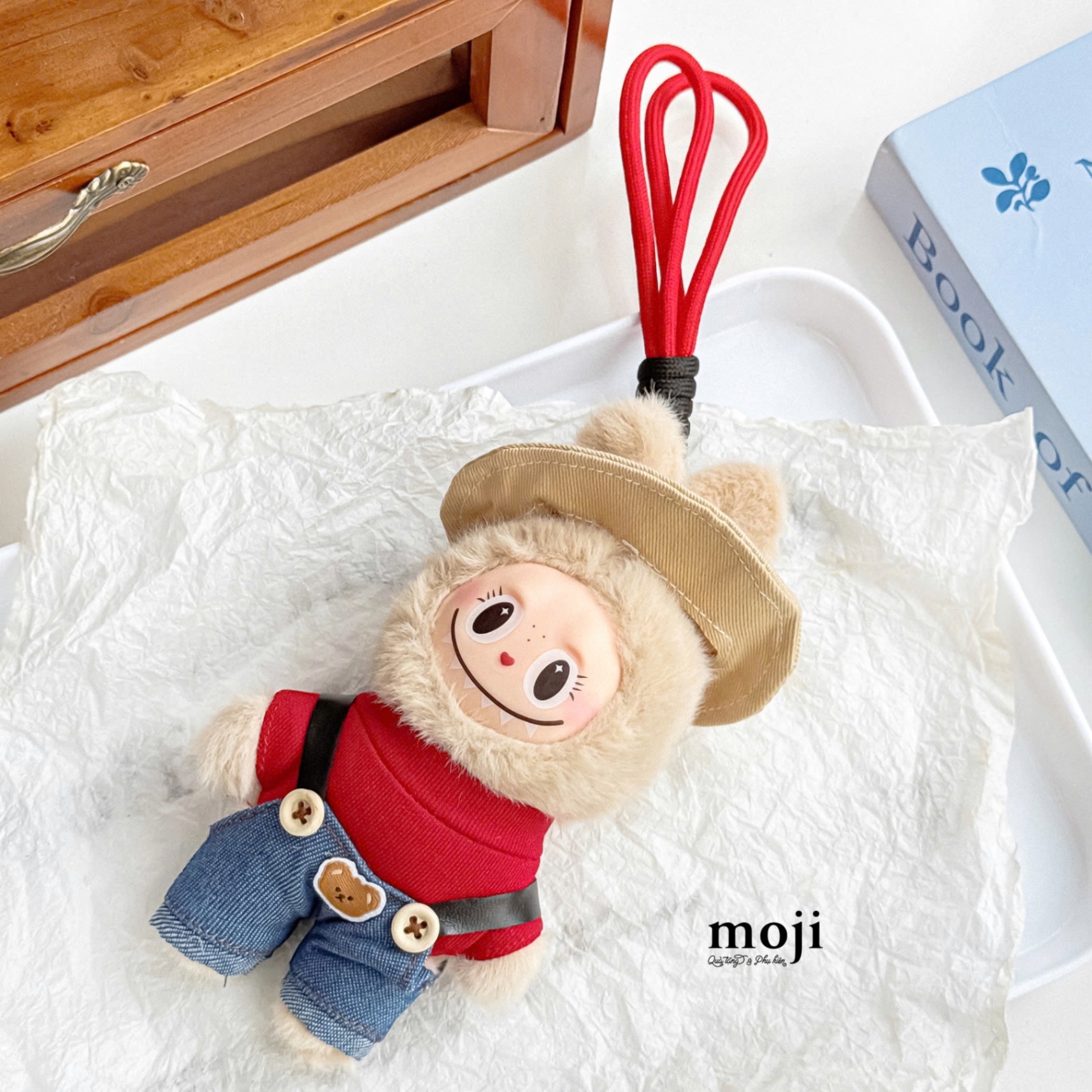 Móc khóa nhồi bông unoff Labubu mặc yếm đội mũ