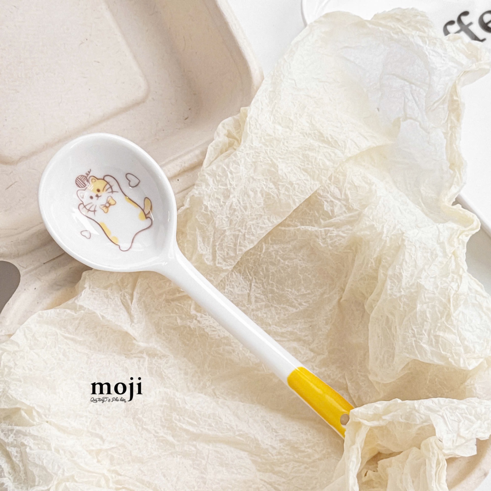 Thìa muỗng sứ Cat bow nơ cuộn len