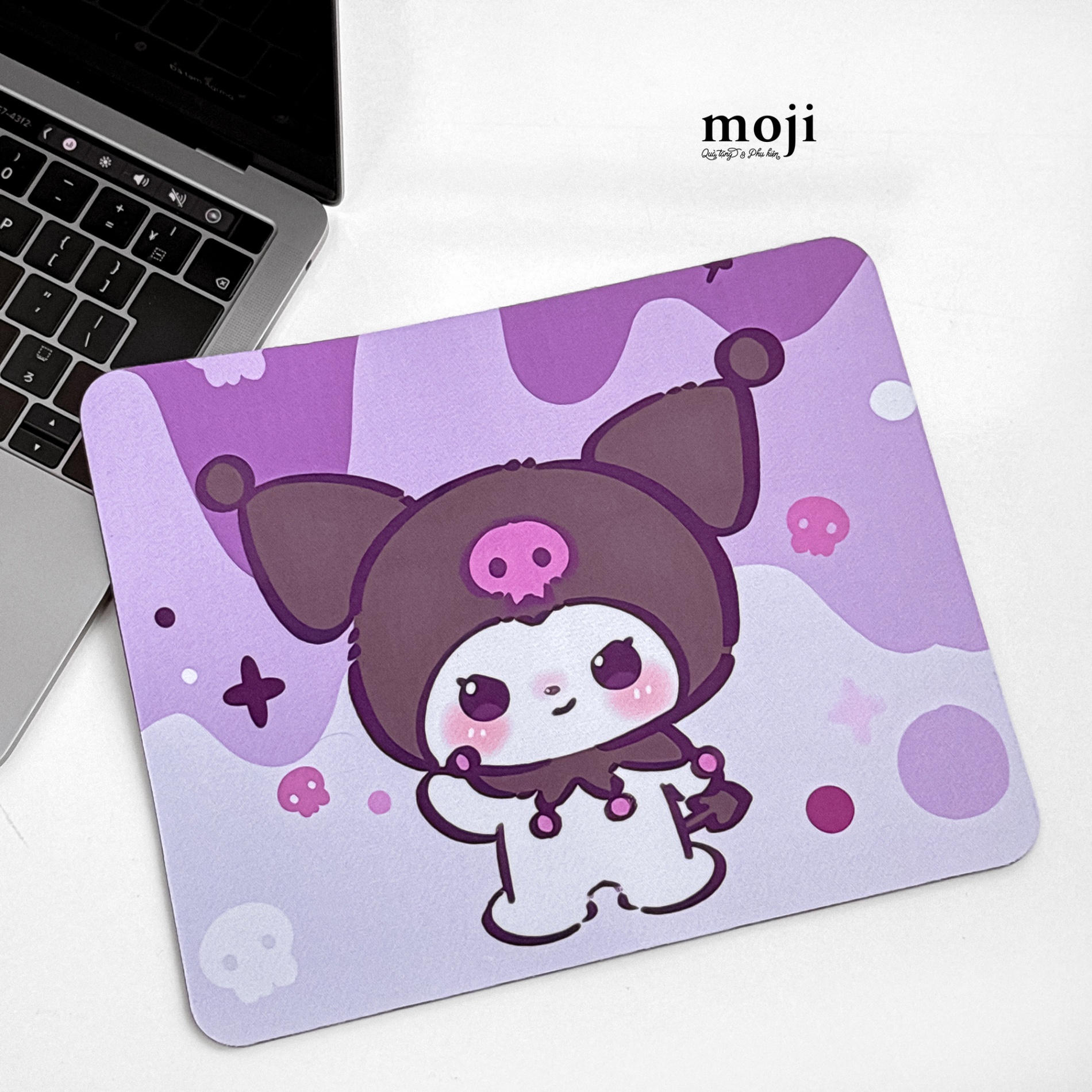 Lót chuột Sanrio family Kuromi má hồng đứng 21x26