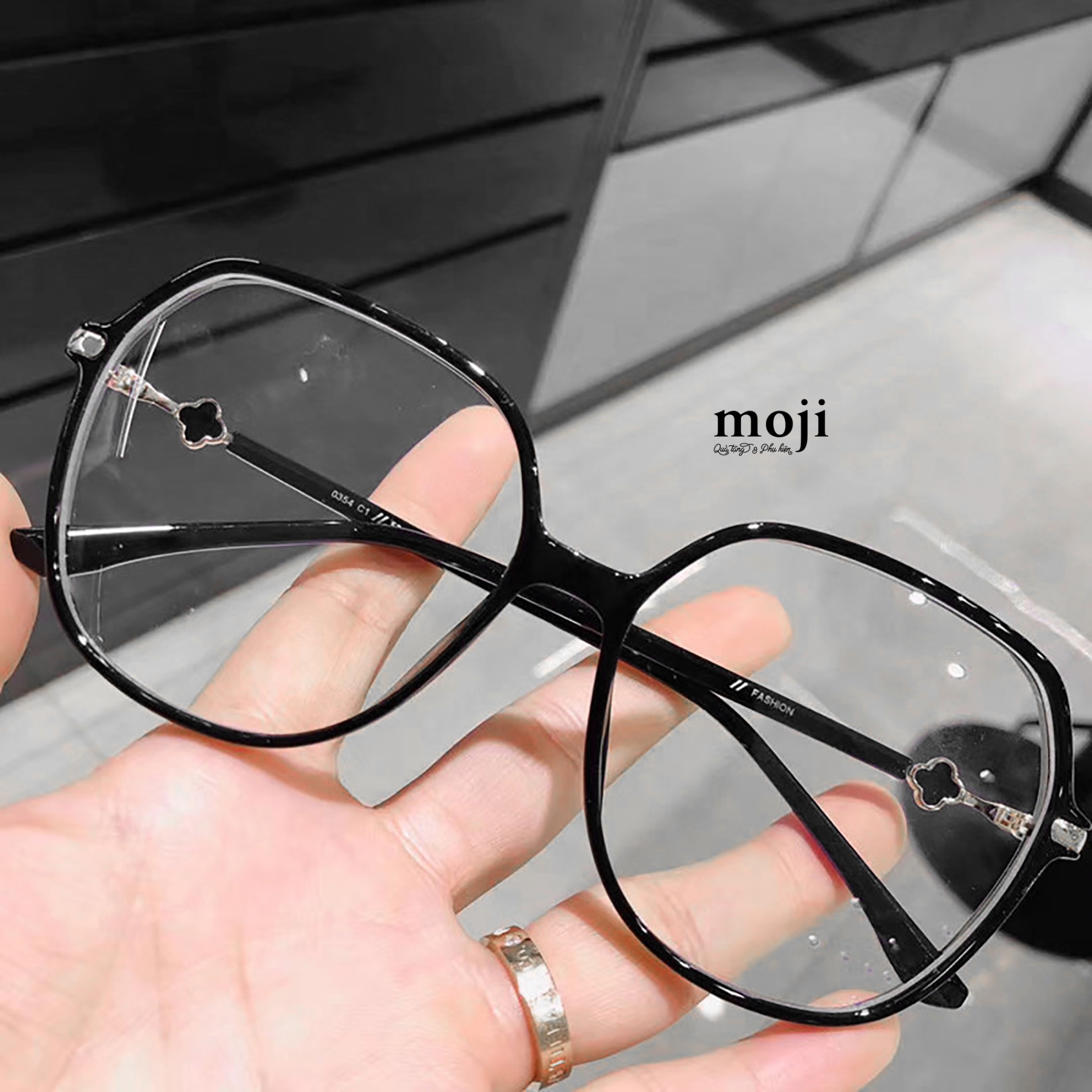 Kính gọng kim loại mắt nhựa Cỏ may mắn chân bọc nhựa