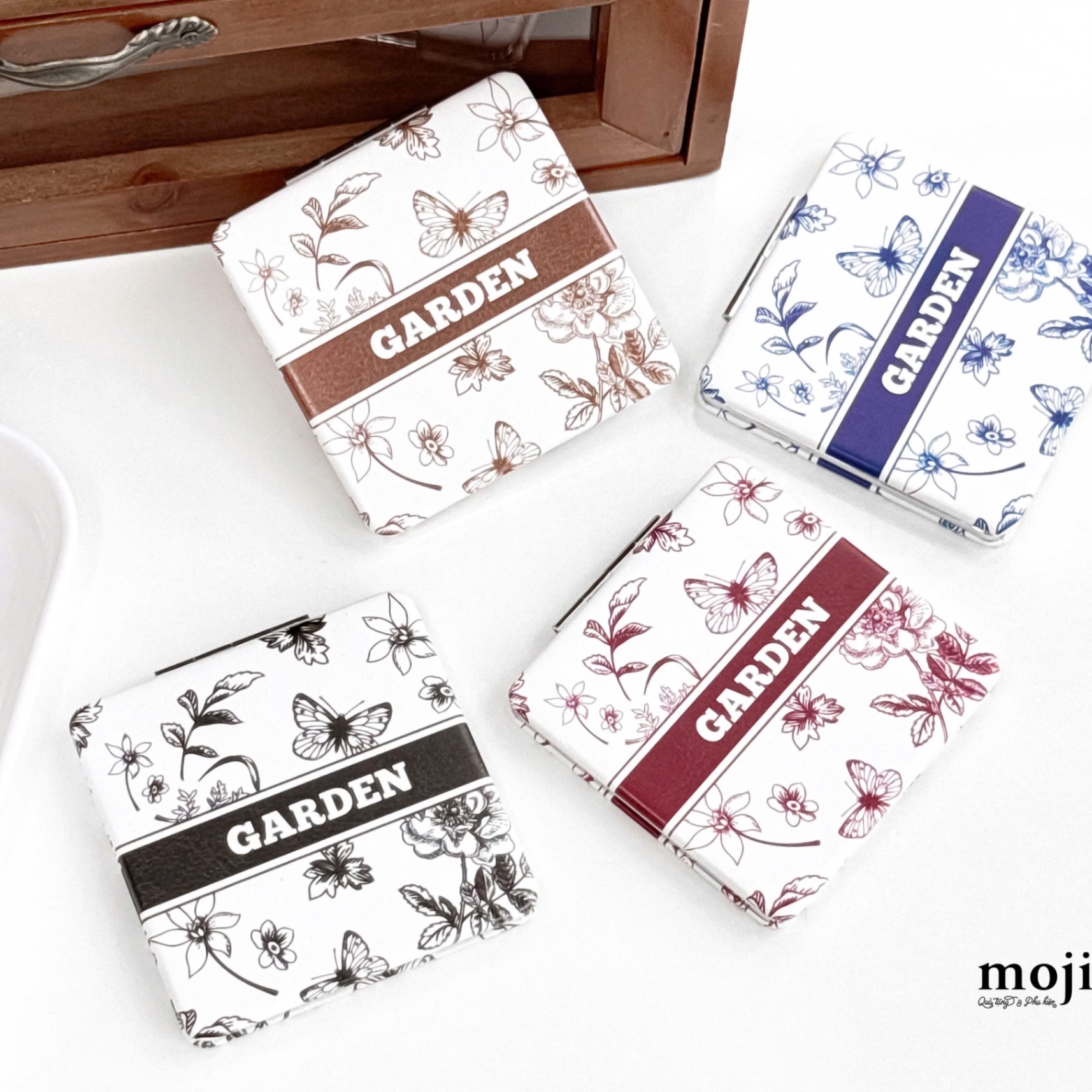 Gương gập vuông Garden butterfly flower leaf 8x8