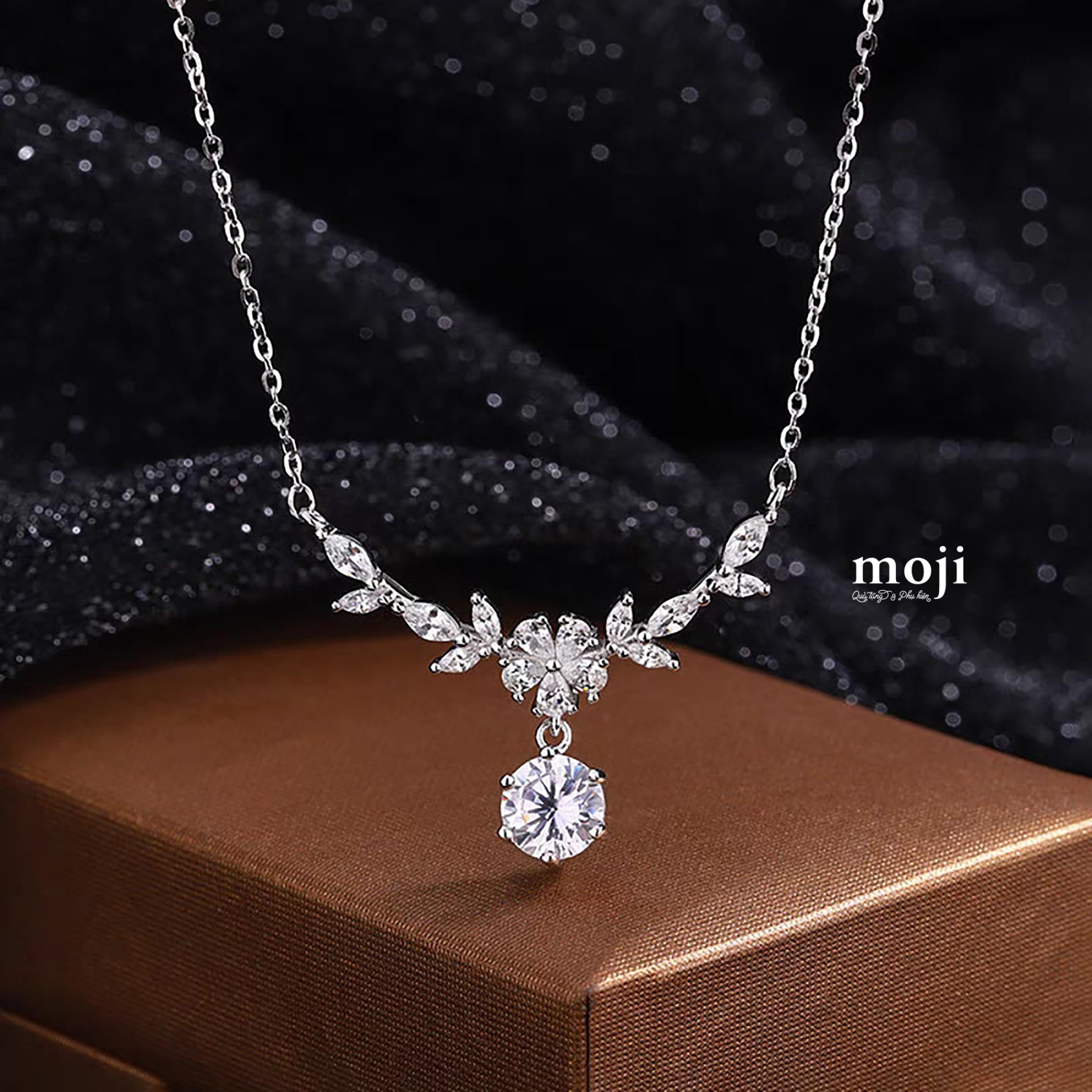 Dây chuyền mạ bạc Flower and leaf đính đá