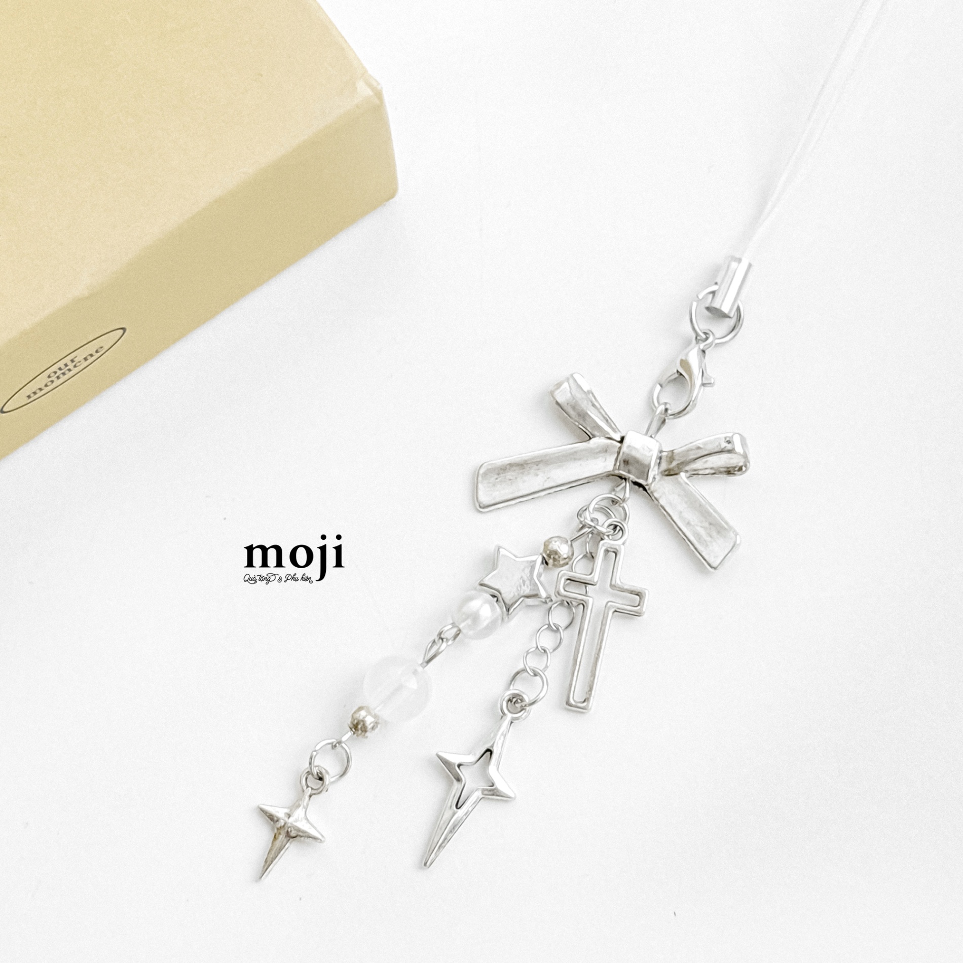 Móc đeo điện thoại Silver bow nơ ngôi sao