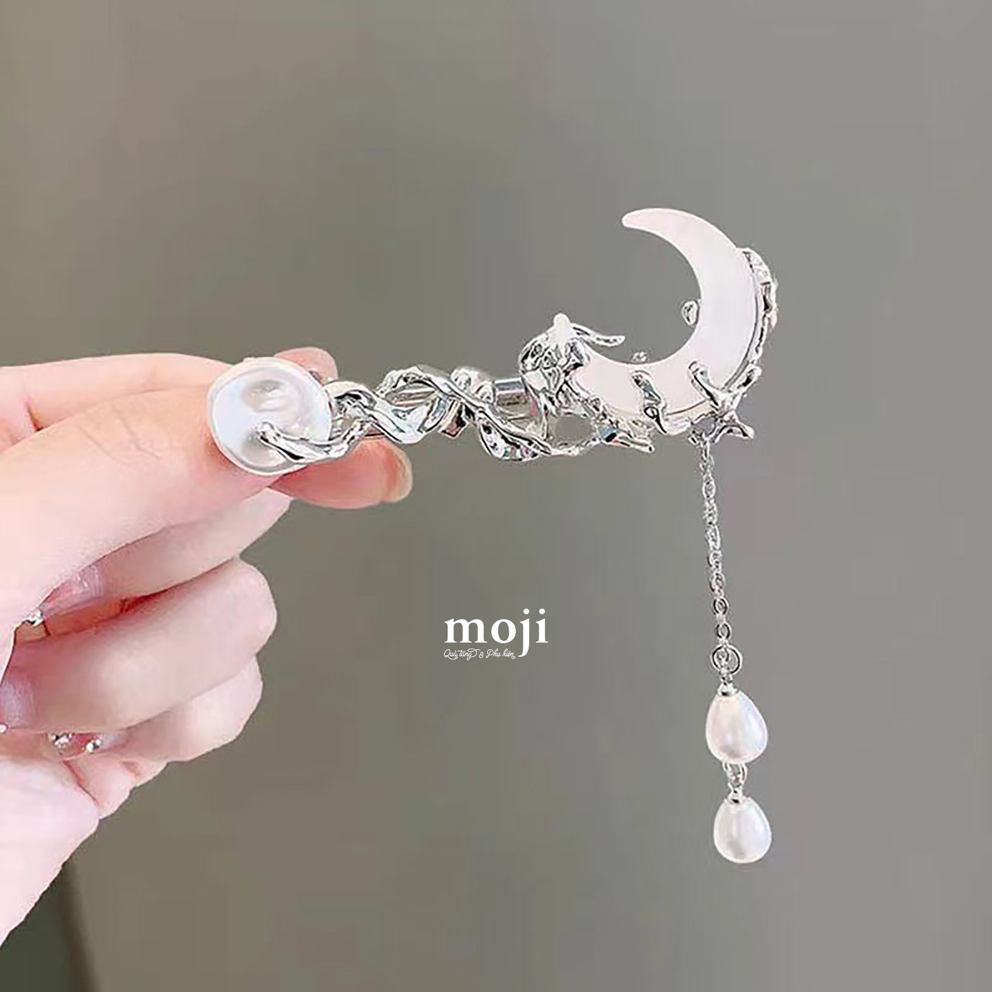 Kẹp tóc MJ Moon trăng khuyết dây dài thả ngọc trai