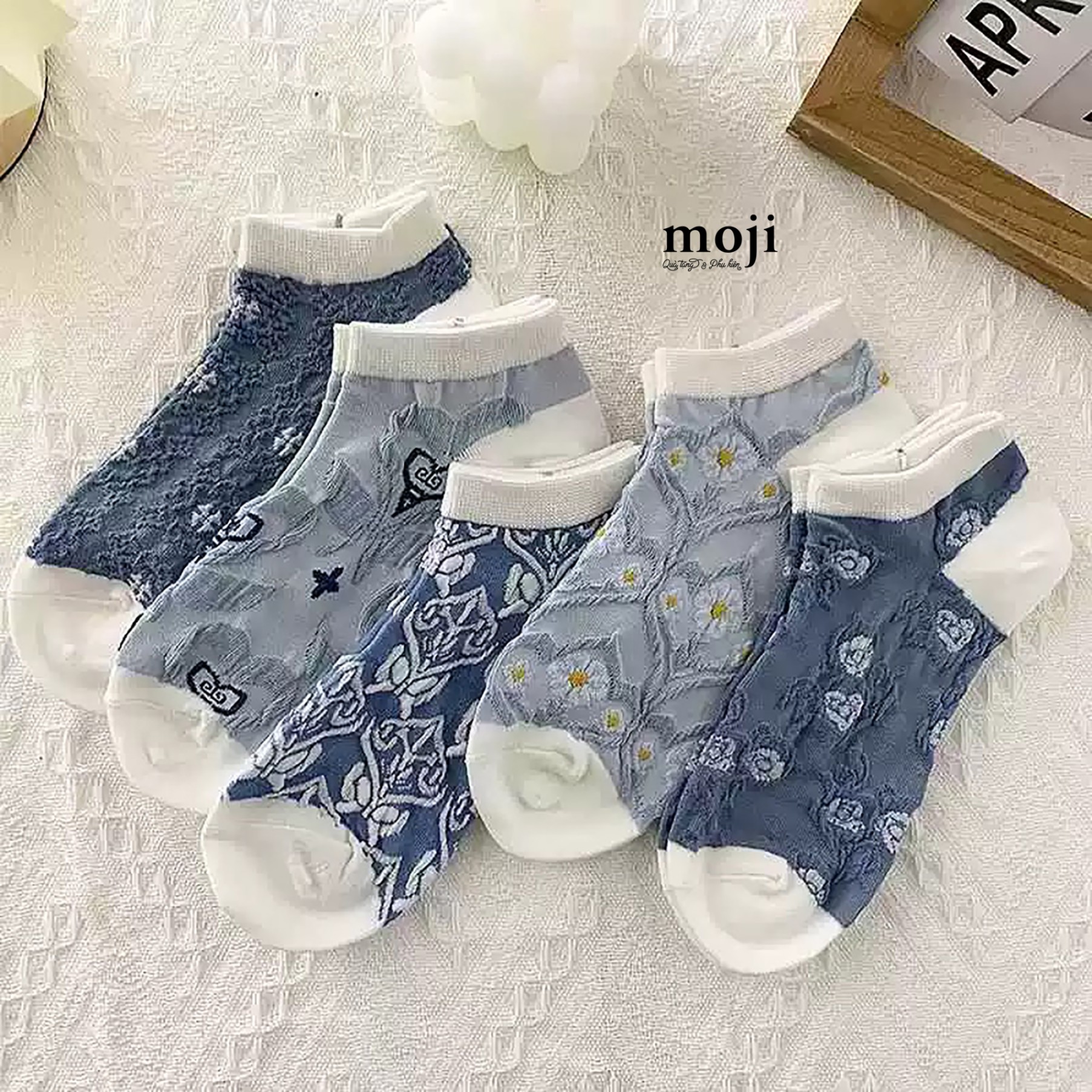 Tất vớ cổ ngắn Flower họa tiết dập nổi phối màu