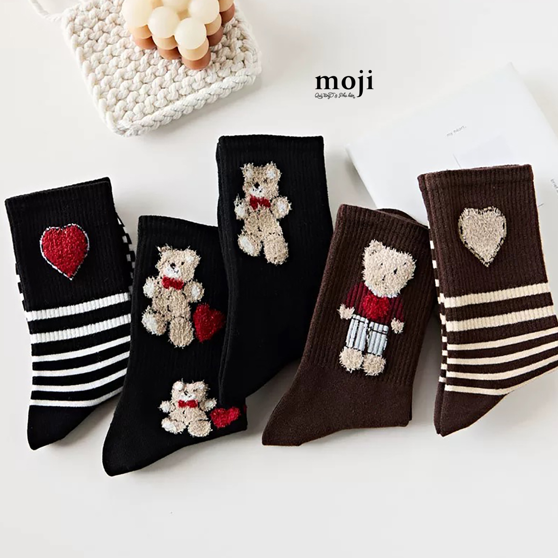 Tất vớ cổ cao Heart nền basic kẻ sọc ngang
