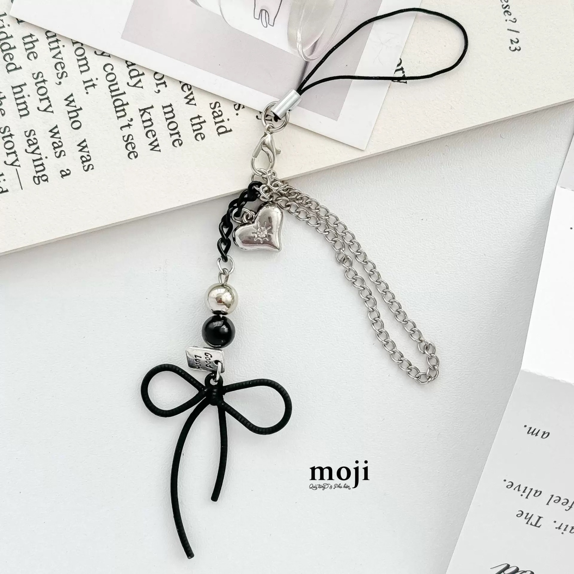 Móc đeo điện thoại Bow nơ good luck heart đính đá