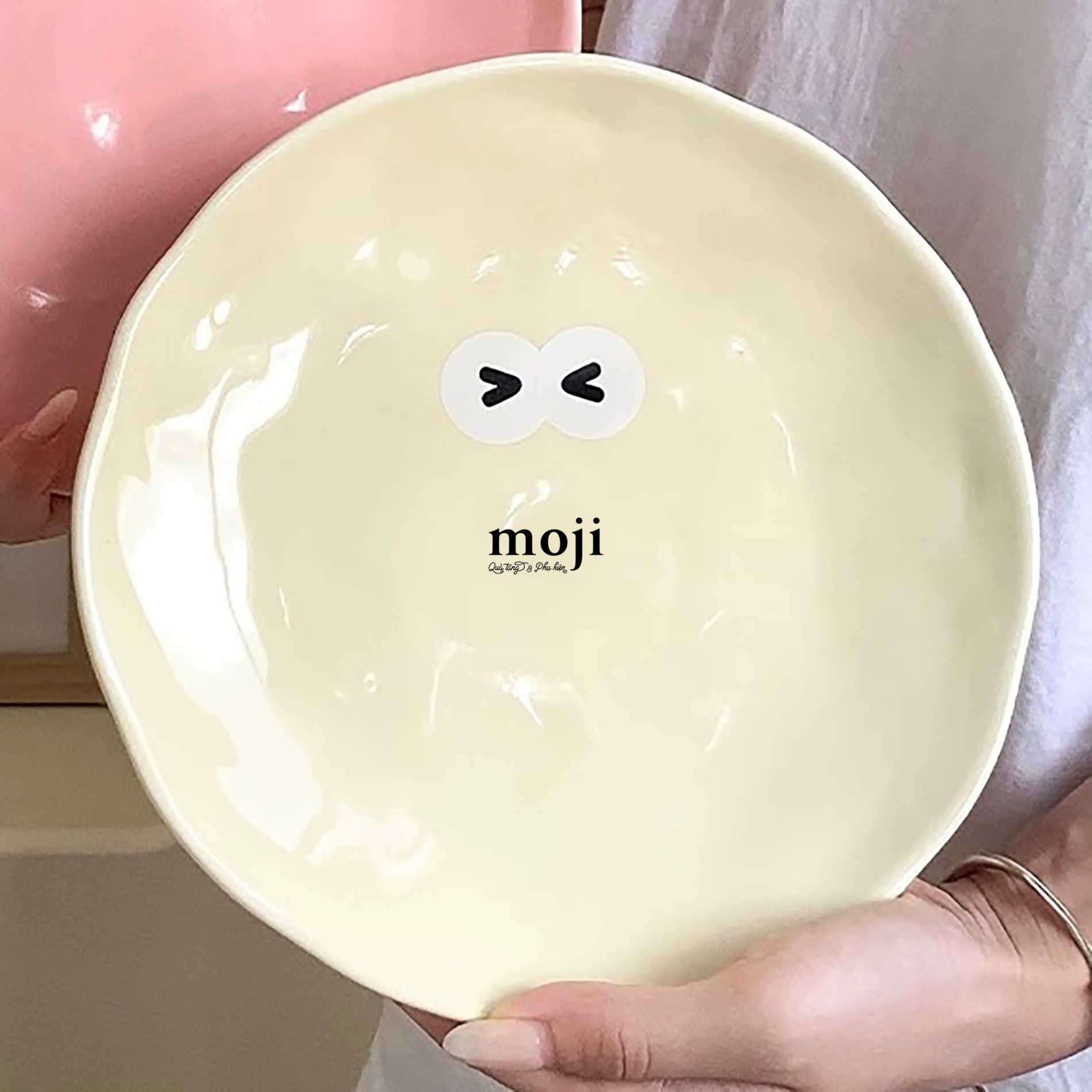 Đĩa gốm sứ Bồ hóng nhắm mắt nền màu 22cm