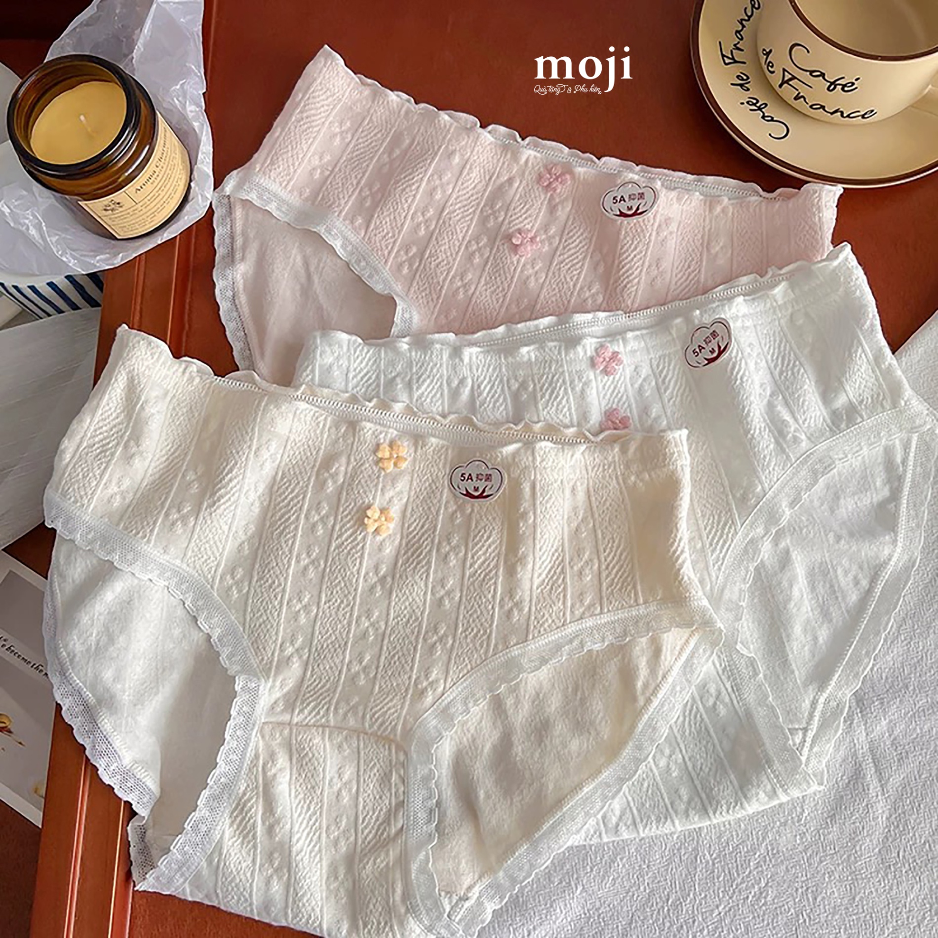 Quần chip MJ Flower hoa nhỏ dập nổi có viền