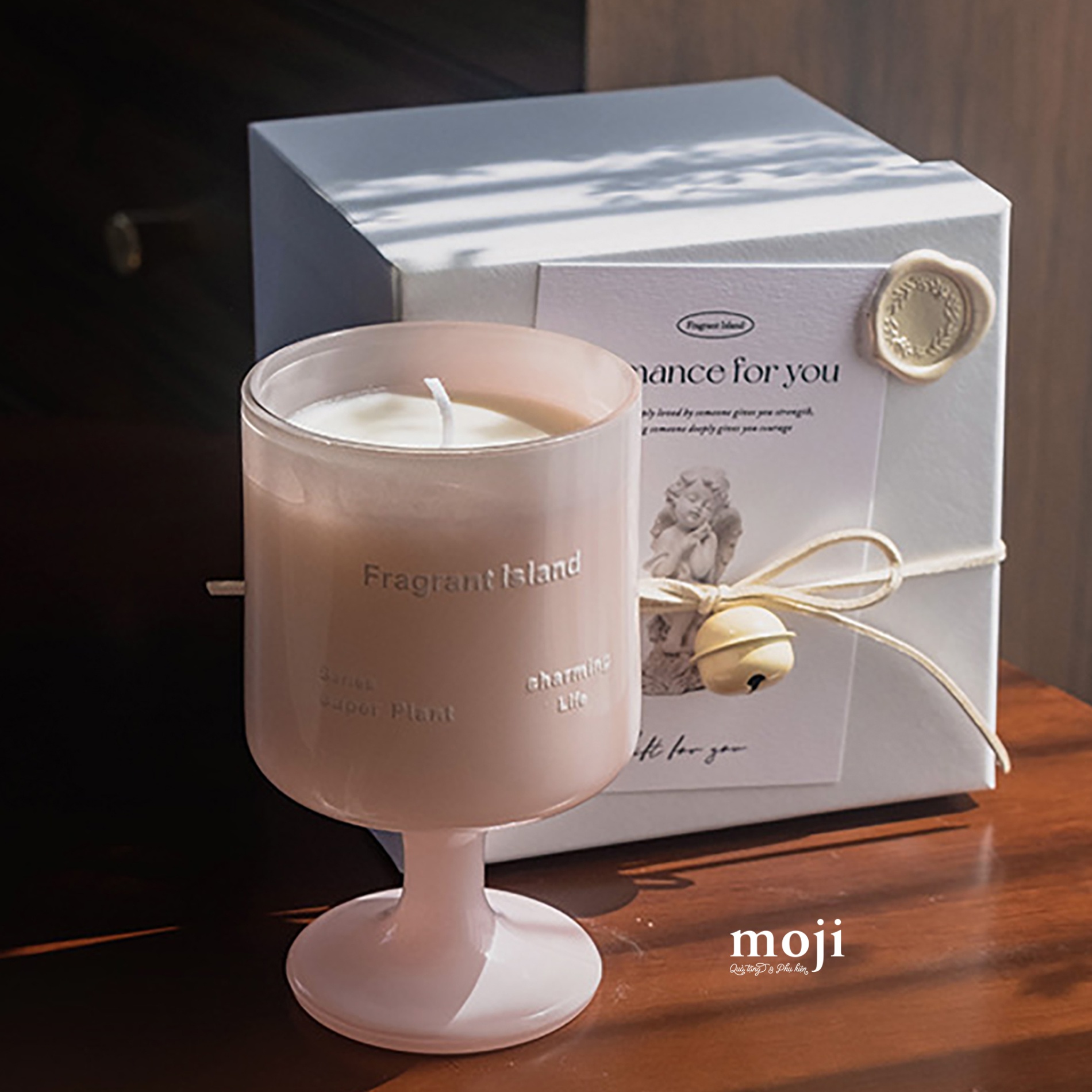 Nến thơm hũ Fragrant island with peach oolong 7x12