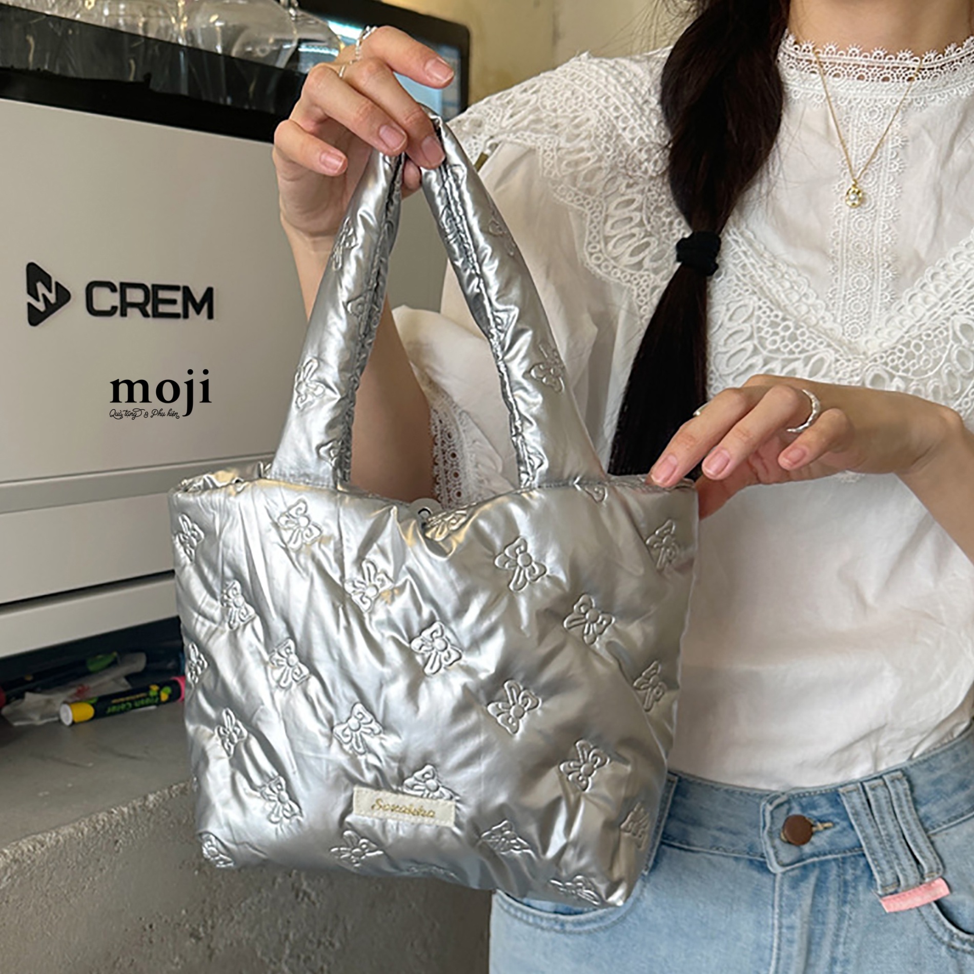 Túi đeo da Silver bow nơ nền màu 10x24x30