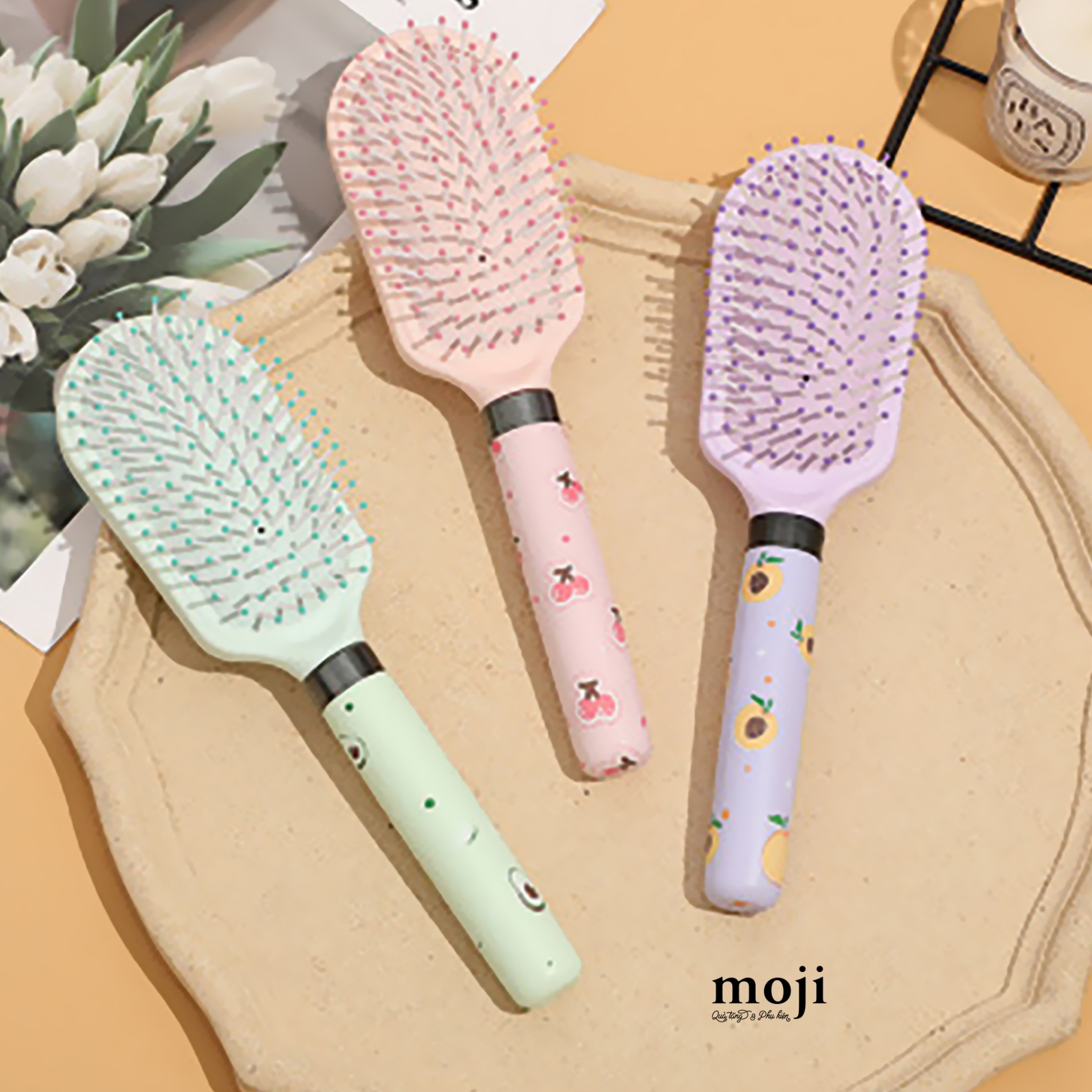 Lược đệm mát xa Fruit chấm bi