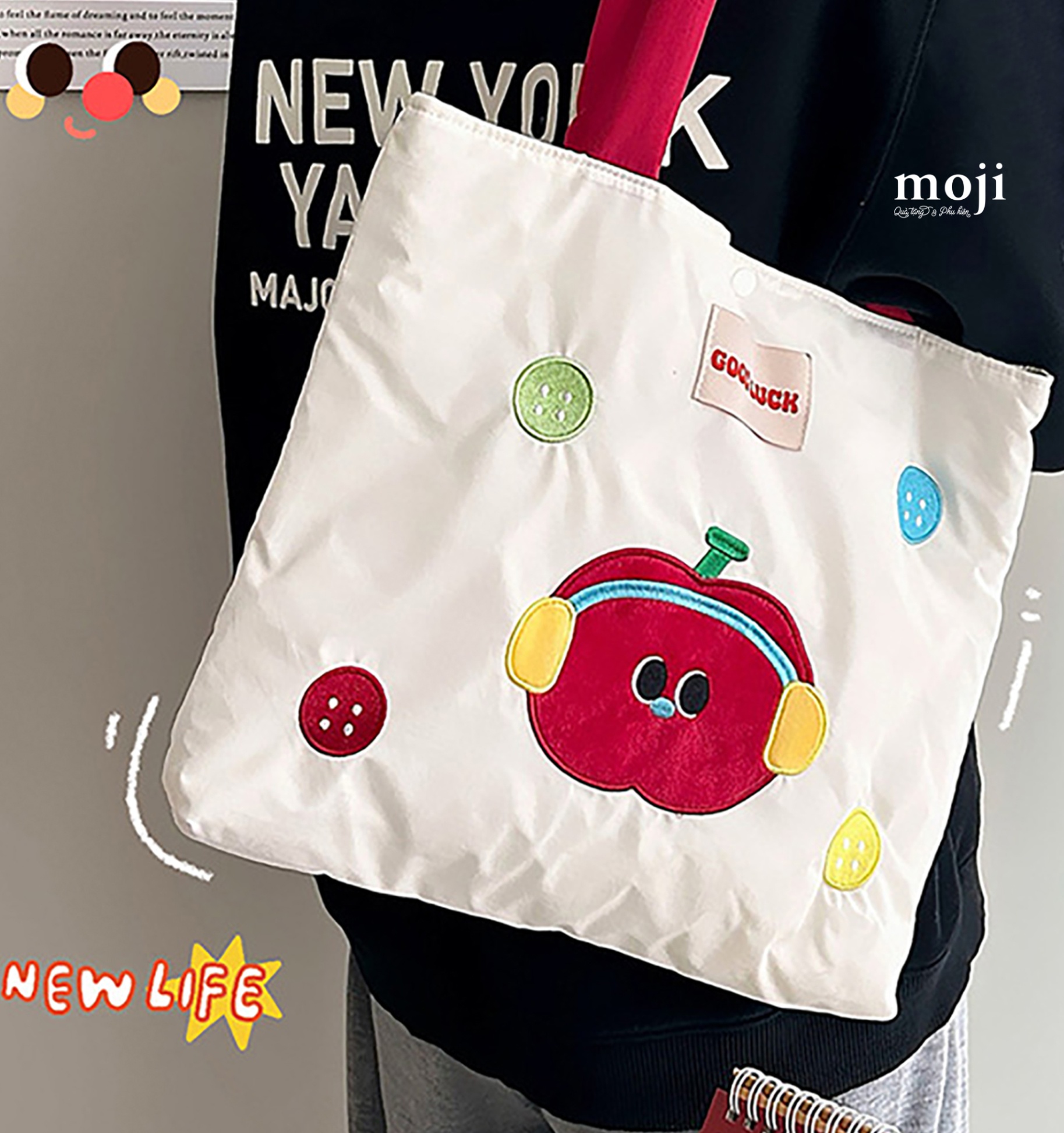 Túi đeo vải Fruit apple đeo tai nghe cúc áo good luck 30x35