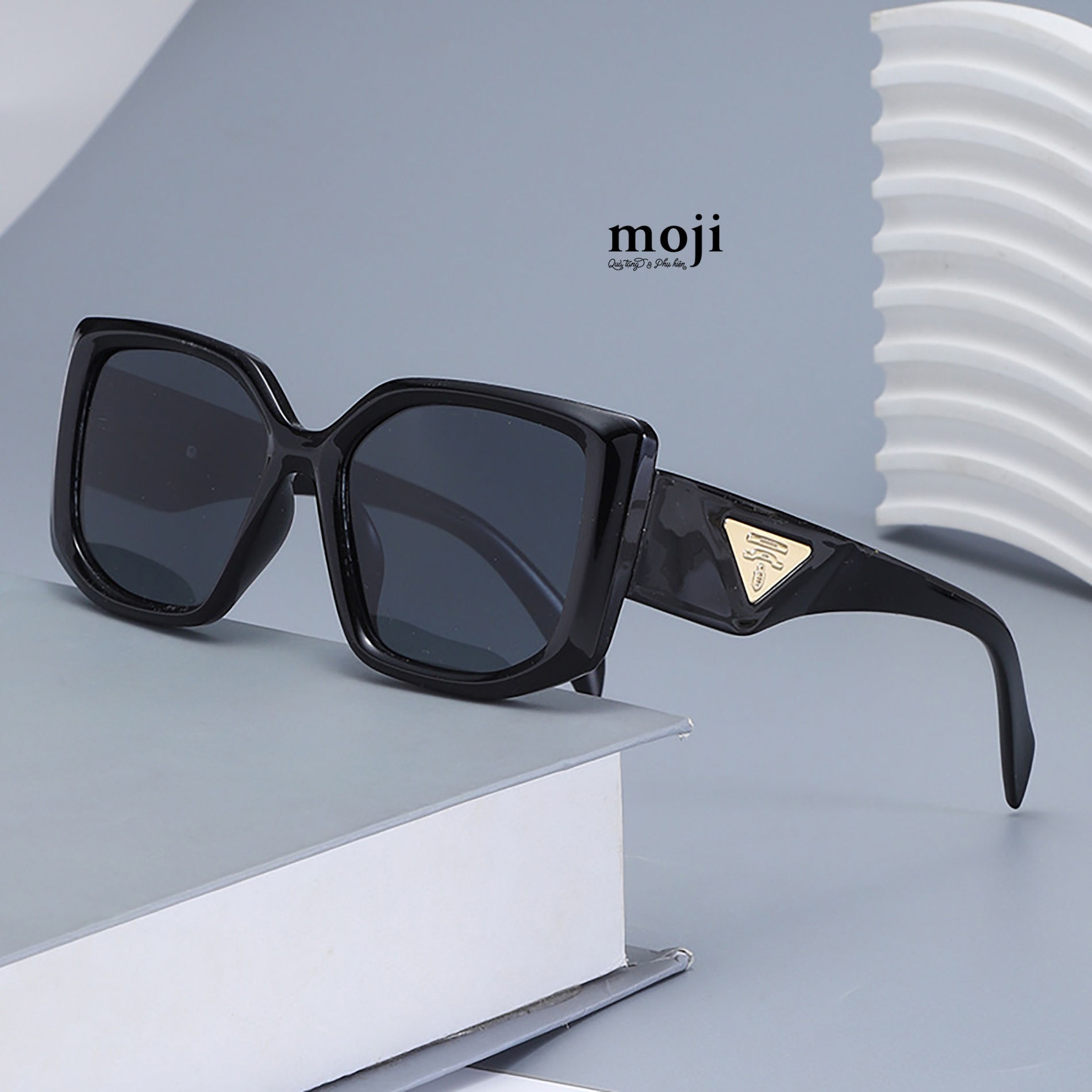 Kính mát gọng nhựa bản lớn tam giác họa tiết