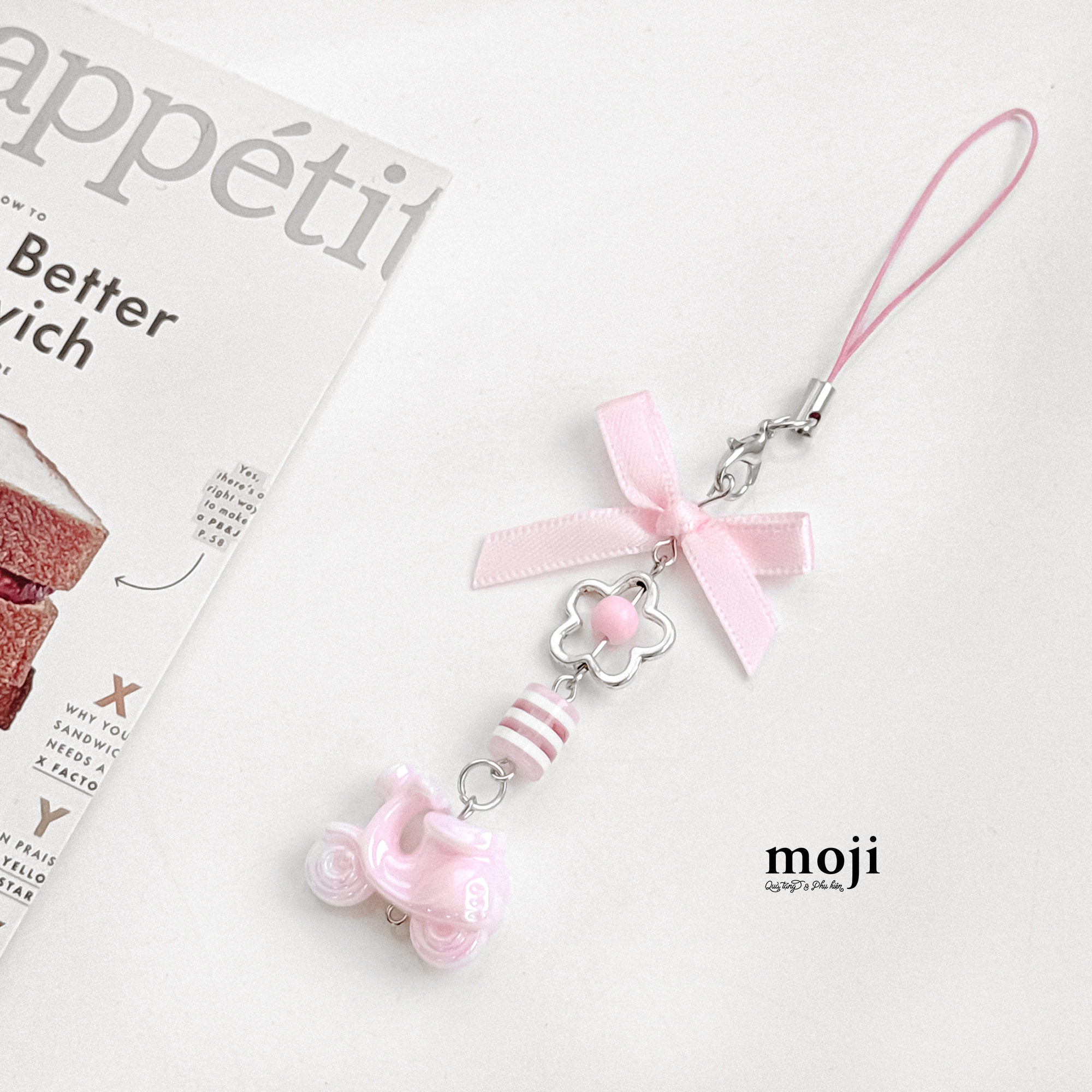 Móc đeo điện thoại Xe máy flower bow nơ